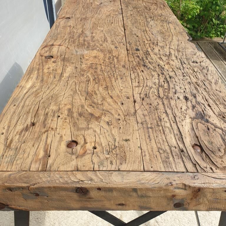 Eiffel metal base workshop with rivets