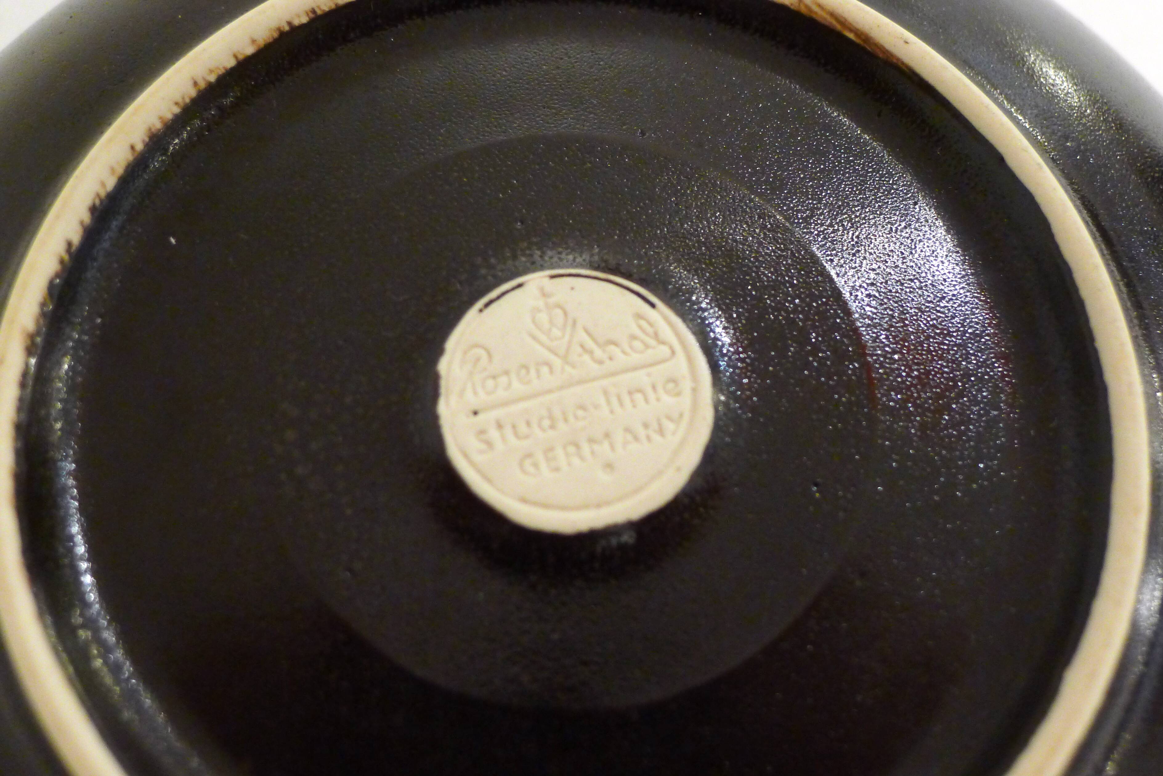 Small serving bowl plate "Bodil" by B. Wiinblad for Rosenthal 1970'