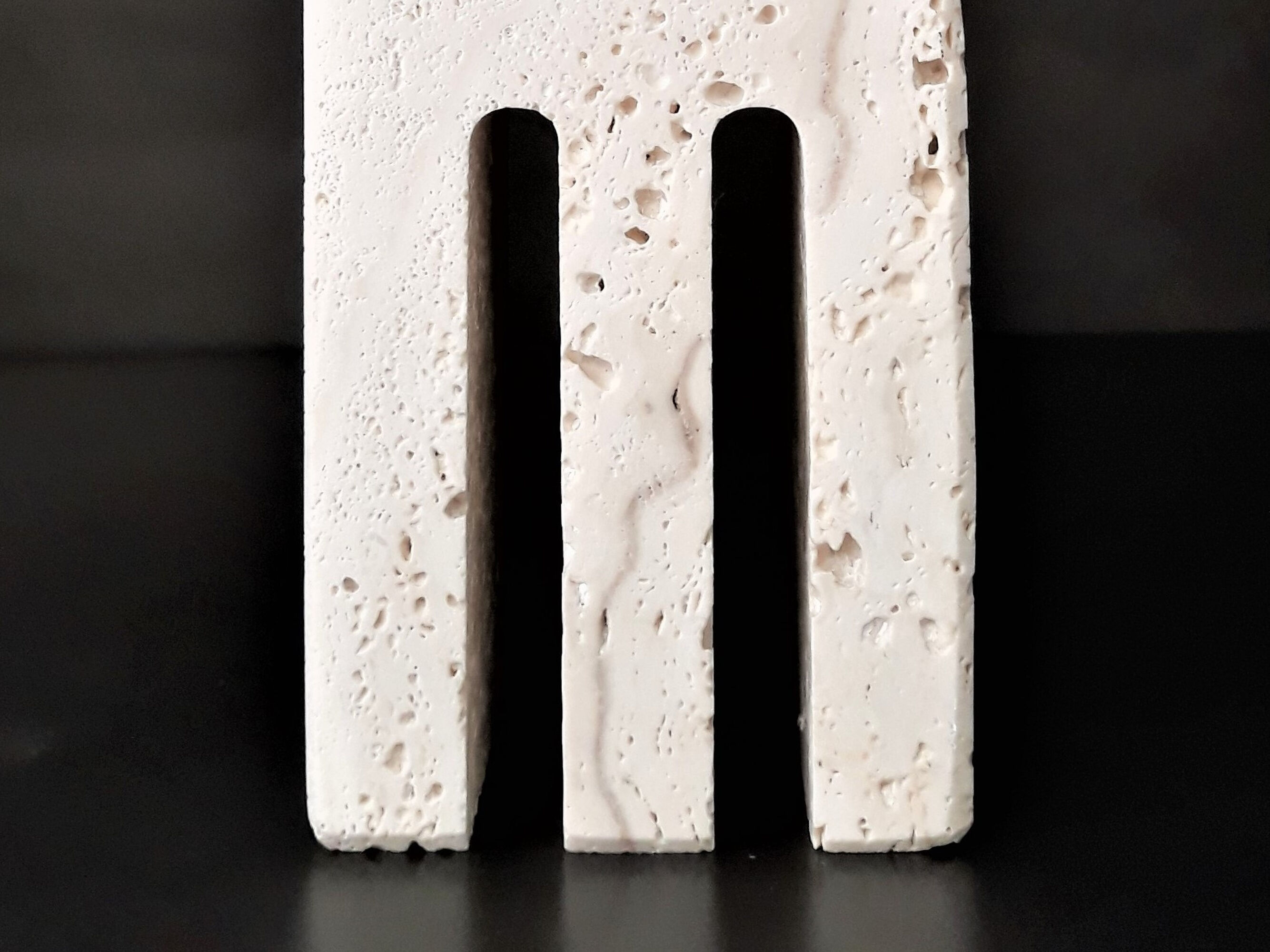 Pair of travertine bookends Fratelli Mannelli, 1970