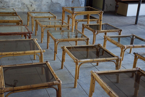 Lot de dix-huit tables basses rotin 1950
