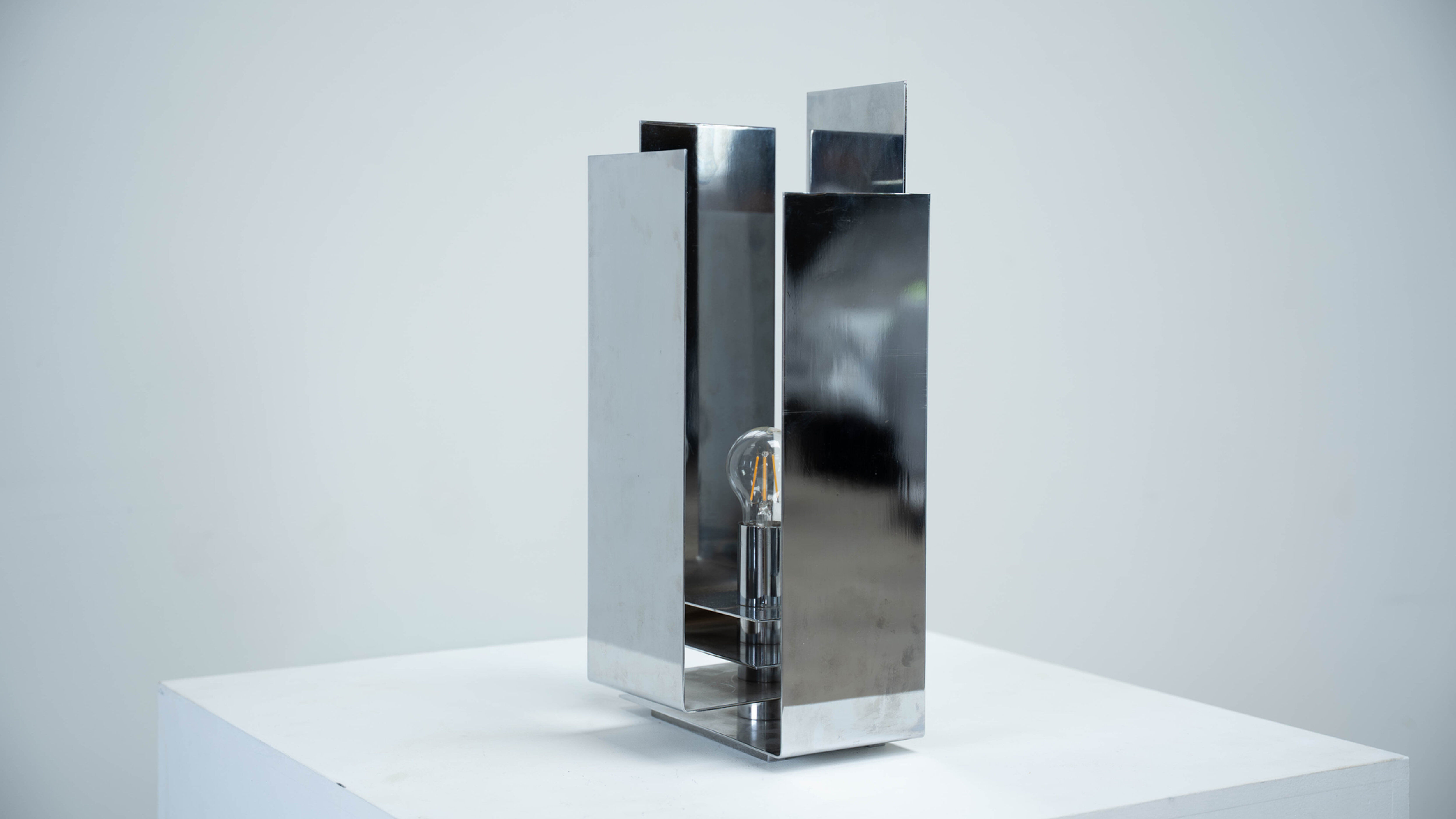 Italian sculptural table lamp