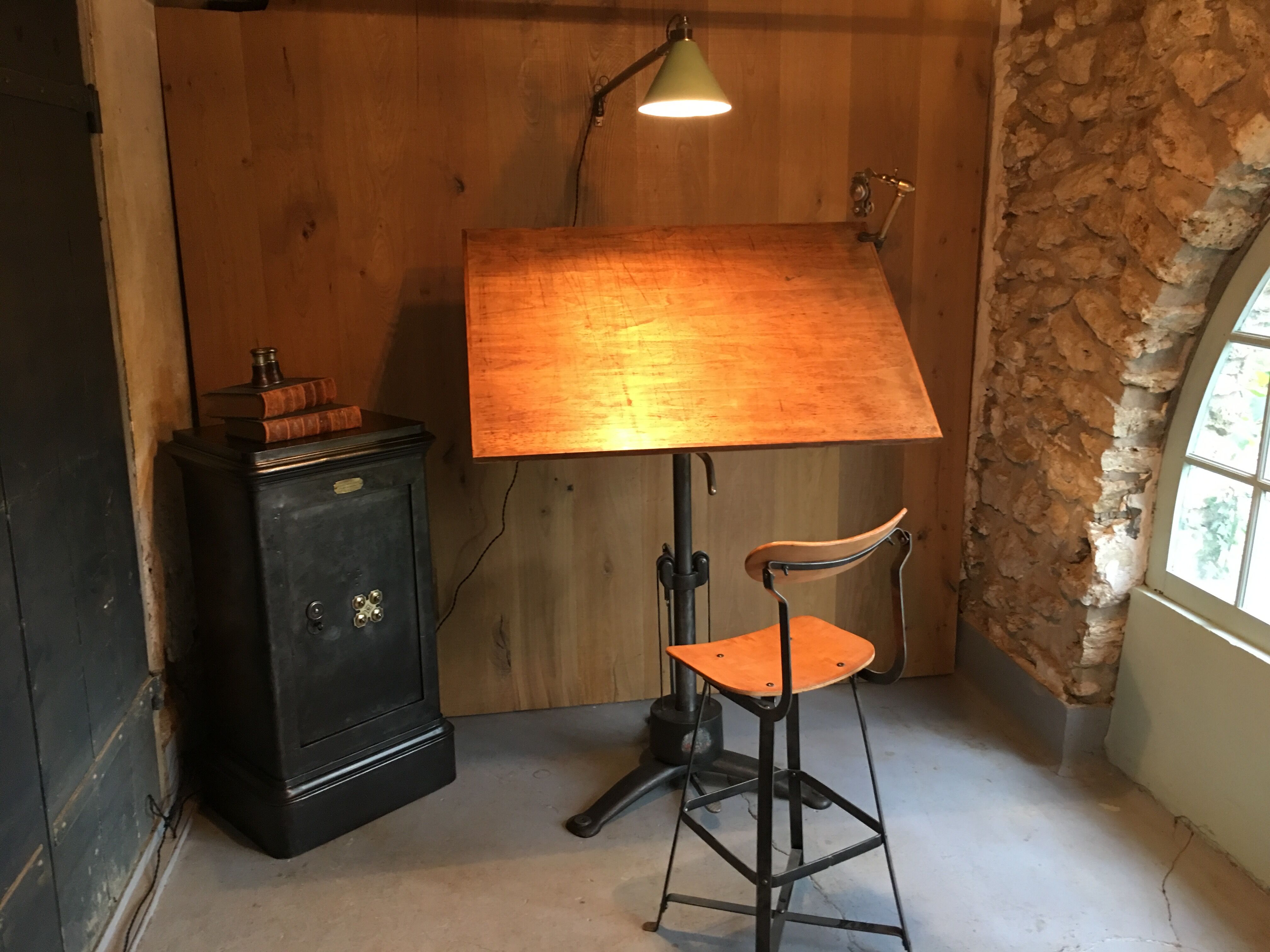 Old drawing table "La mappemonde" 1932