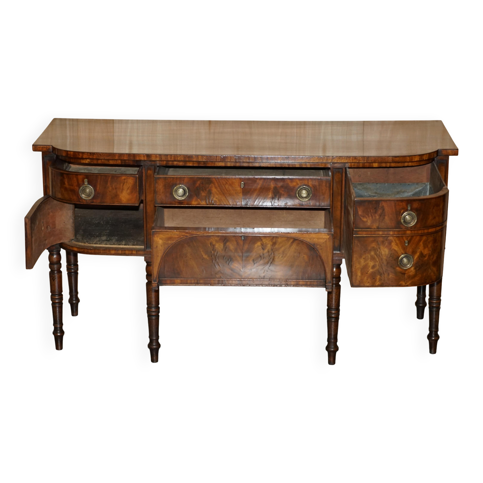 English buffet George III from around 1780 in restored flame wood.