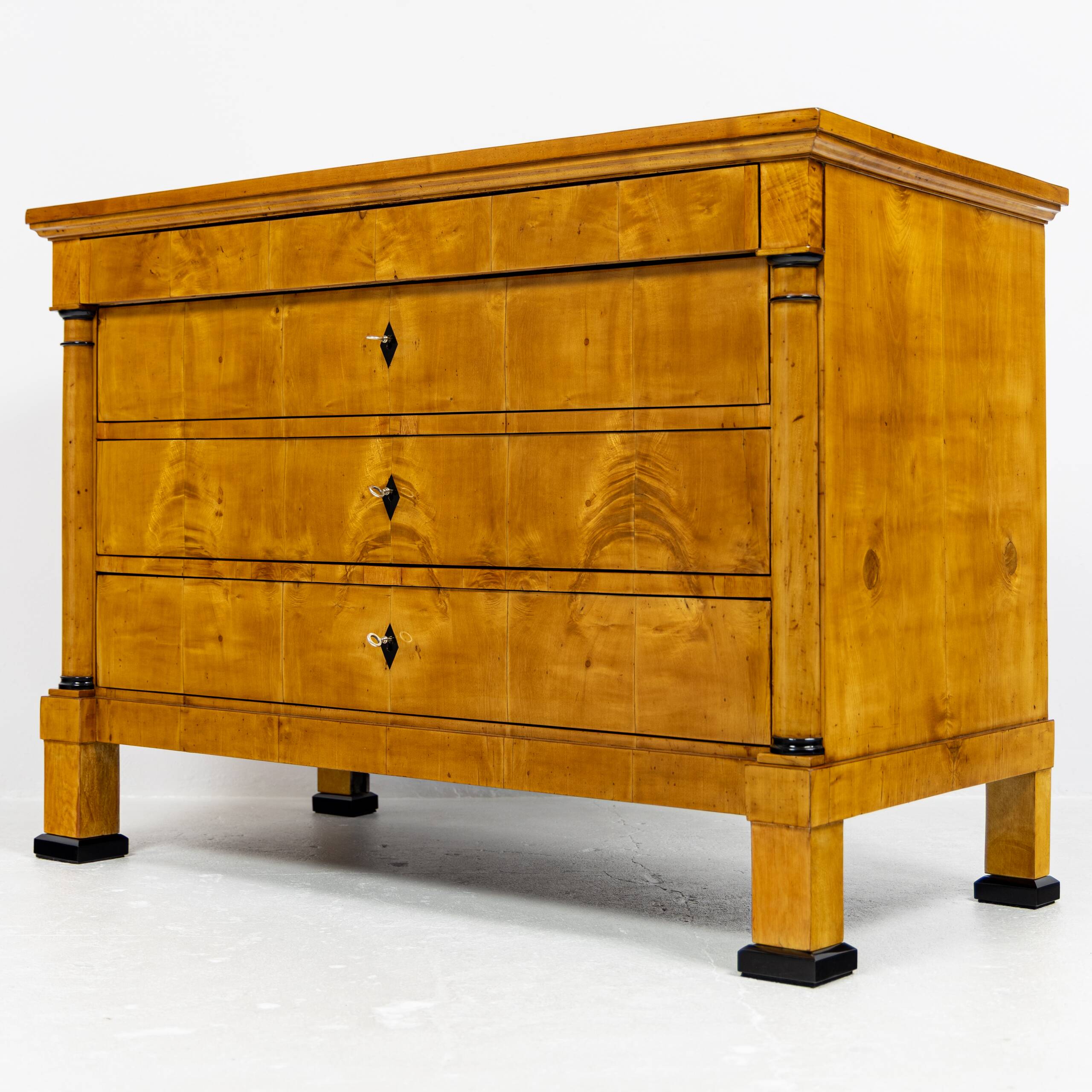 Biedermeier commode in birch veneer 1820-1830