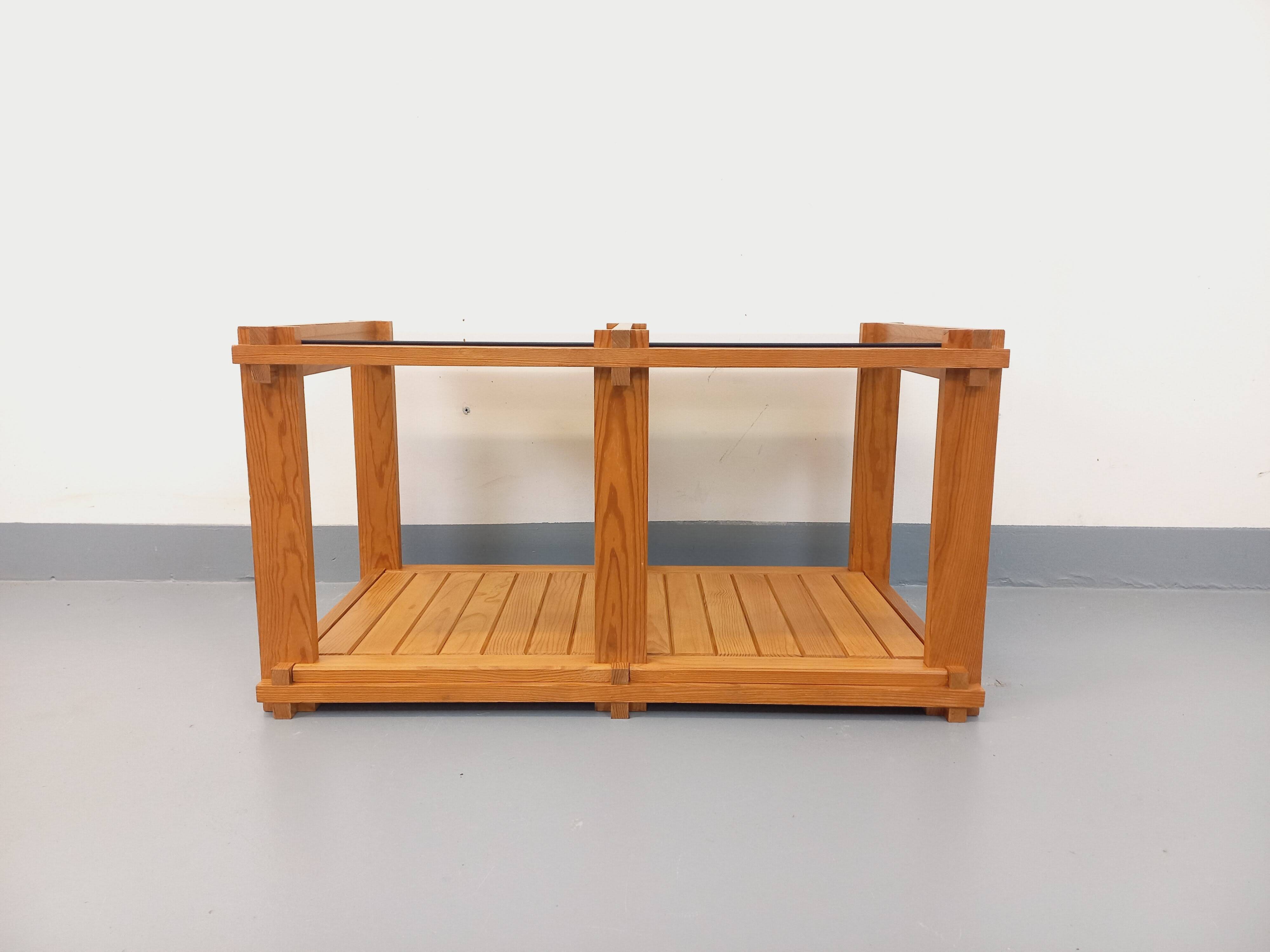 Vintage rectangular coffee table in pine and smoked glass from the 70s and 80s.