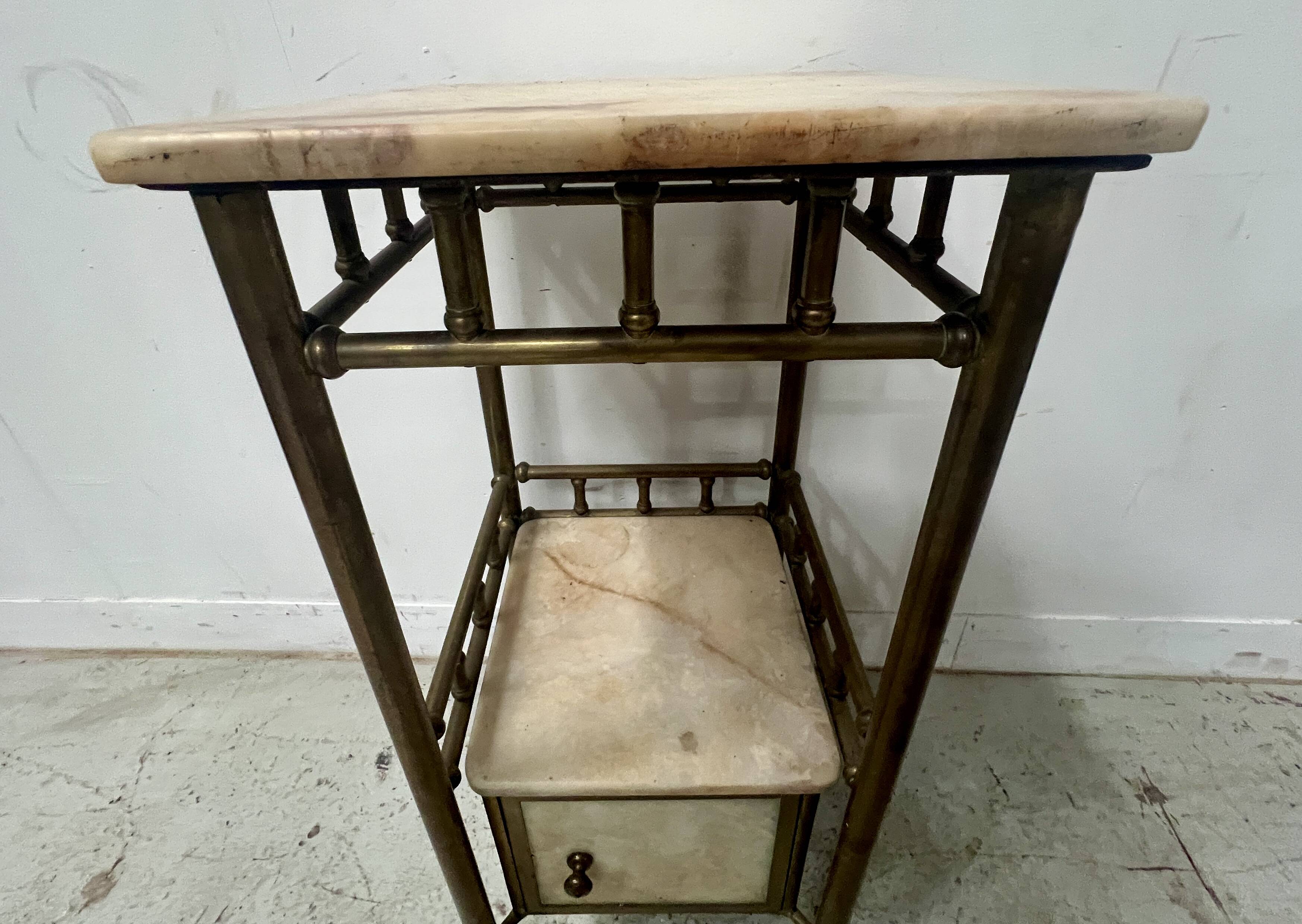 Art Deco bedside table in brass and veined marble, 20th century