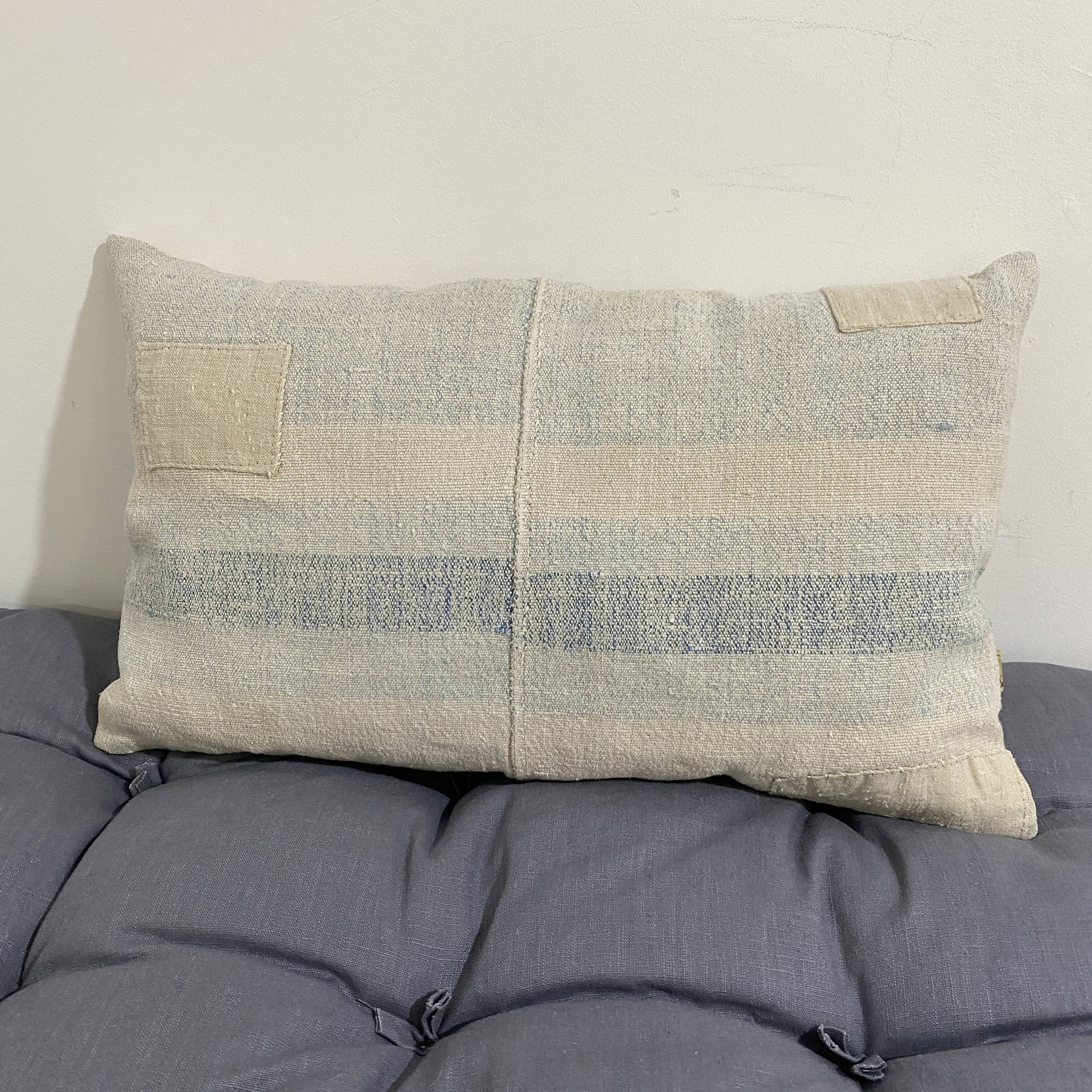 Coussin artisanal en toile ancienne style Kilim