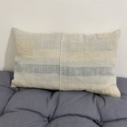 Coussin artisanal en toile ancienne style Kilim