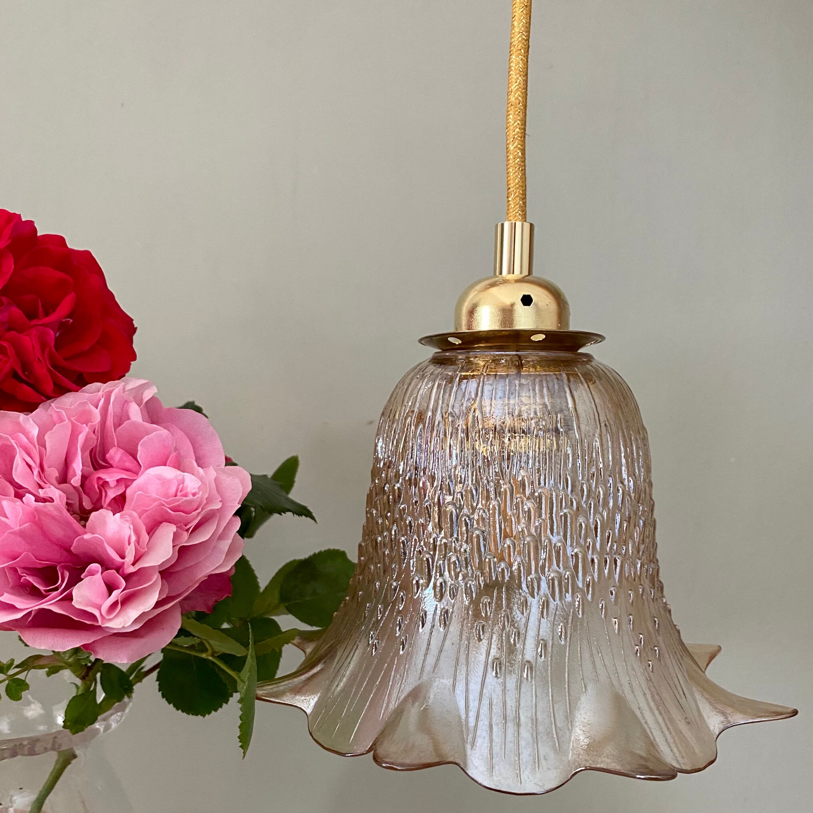 Vintage tulip ride in amber and pearlescent glass