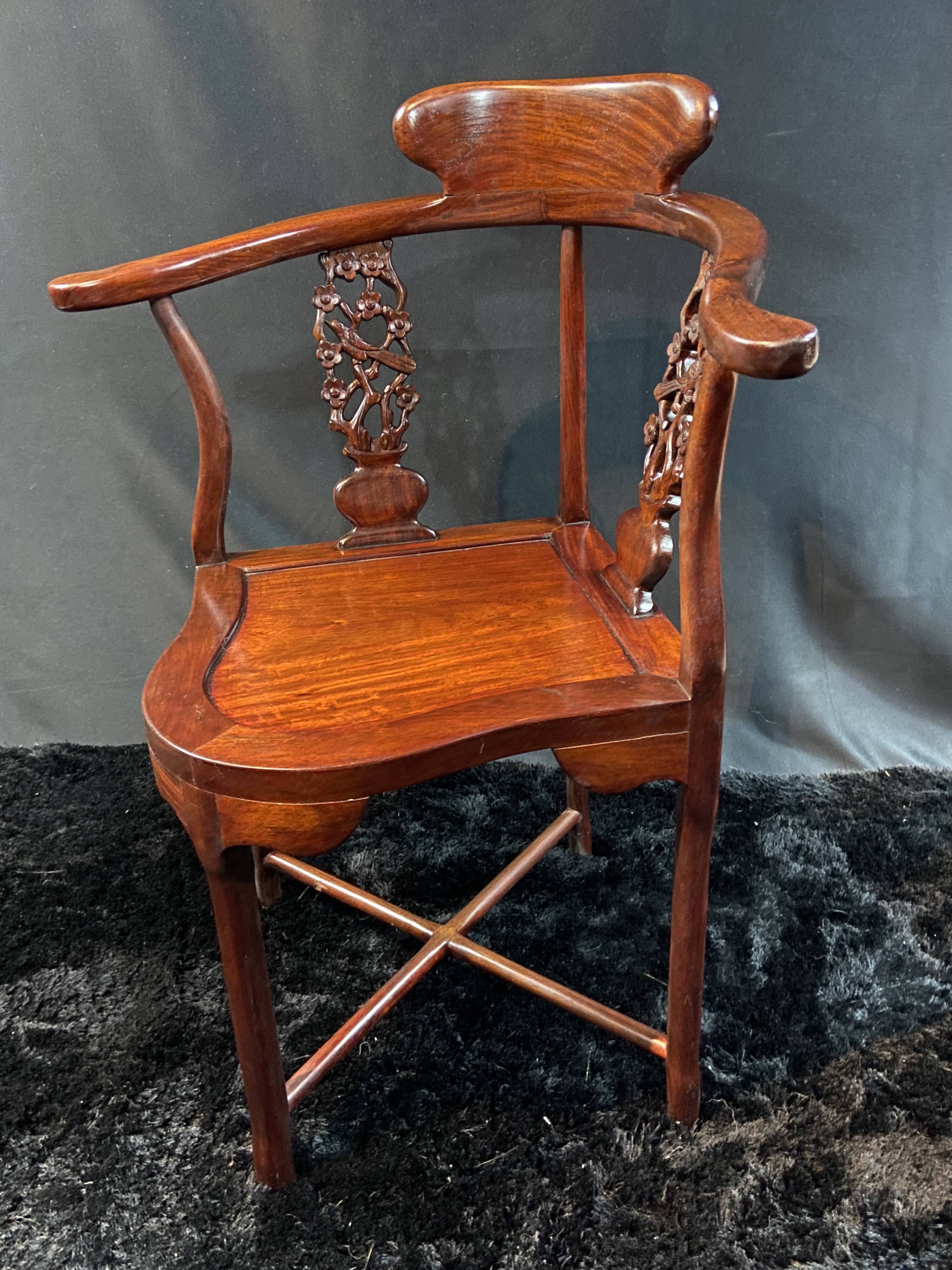 Corner armchair in solid wood with carved floral decoration featuring a bird.