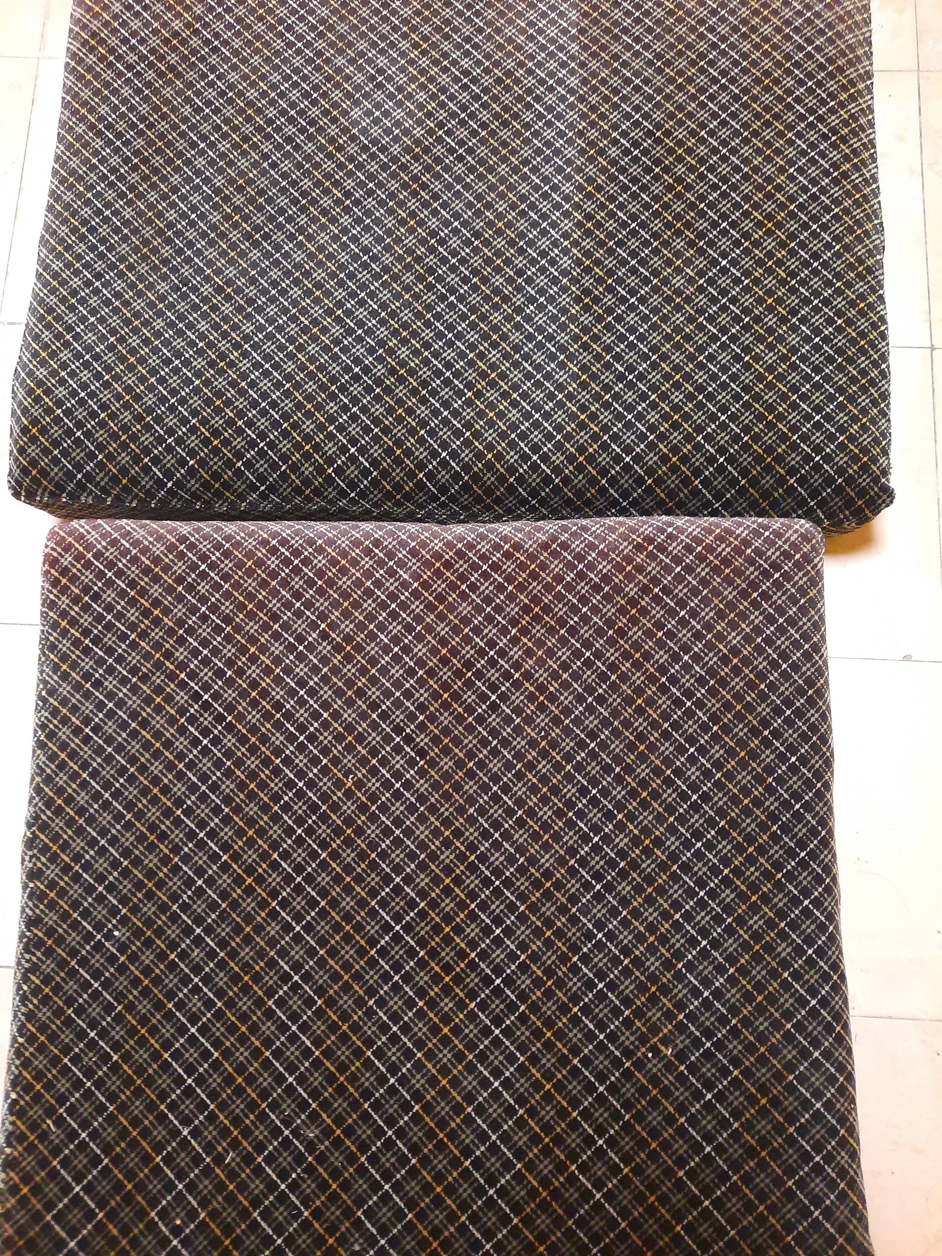 Large 1970 sofa by Saporiti