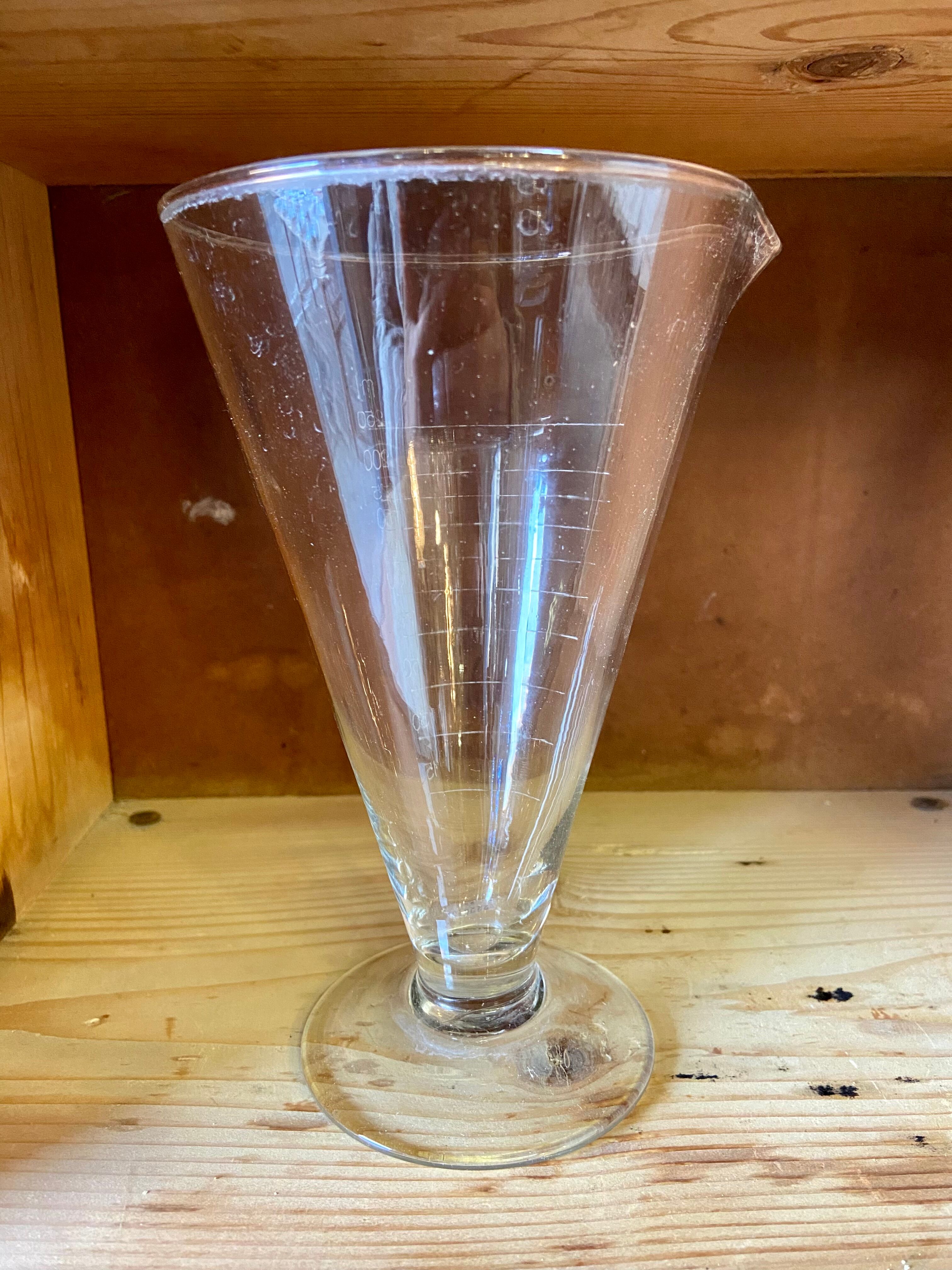 Measuring glass