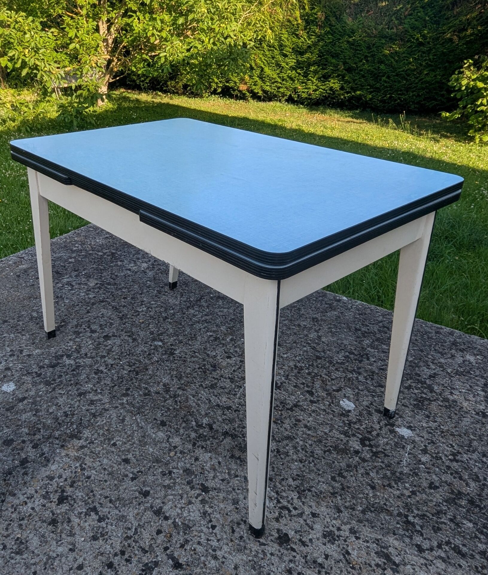 Vintage Formica table efji novoplan with 2 integrated extensions 109/148/197.