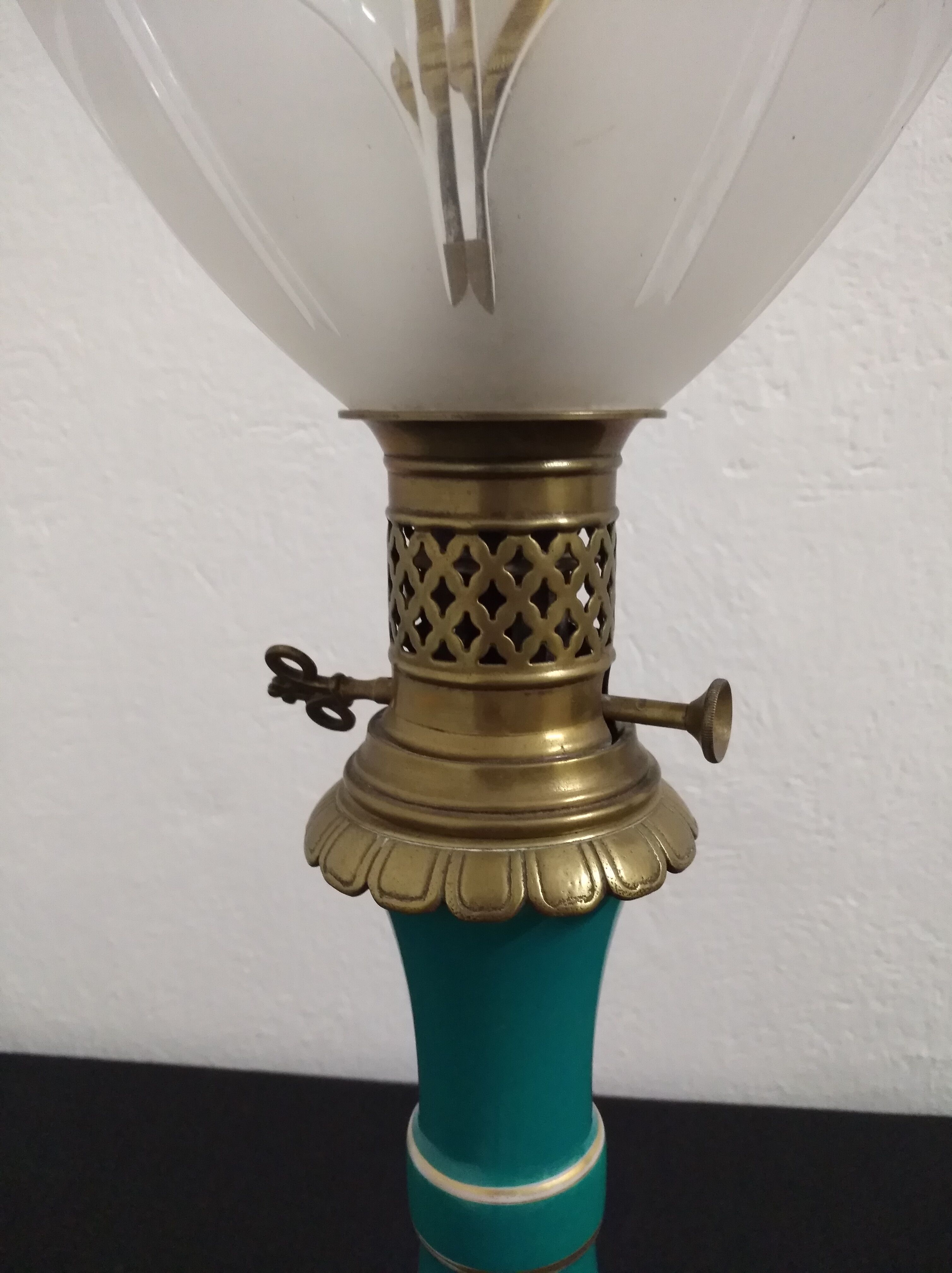 Napoleon III lamp in opaline