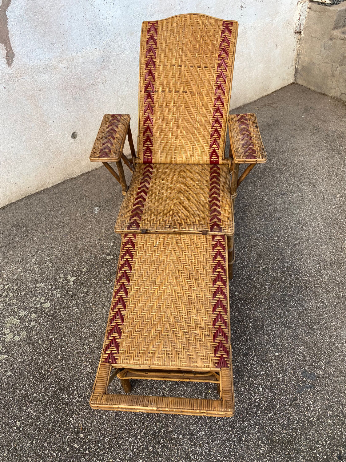 Wicker lounge chair