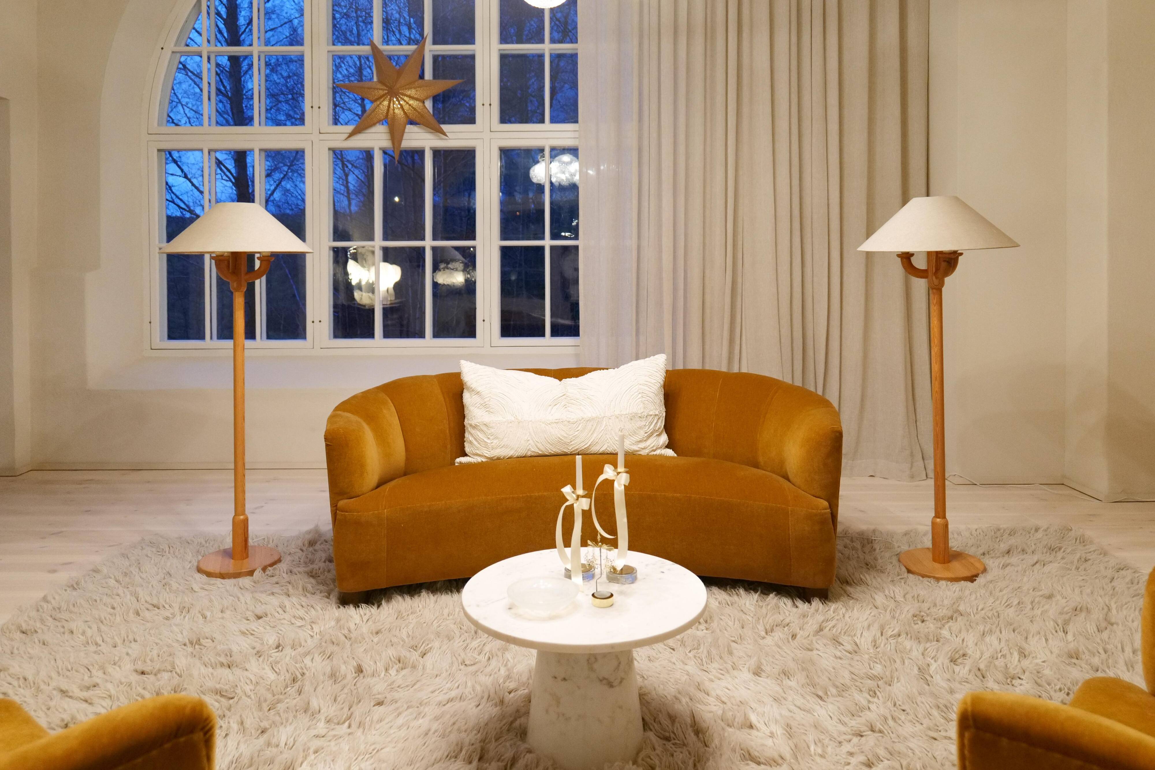 Sculptural modern floor lamps in pine, Sweden 1970s.