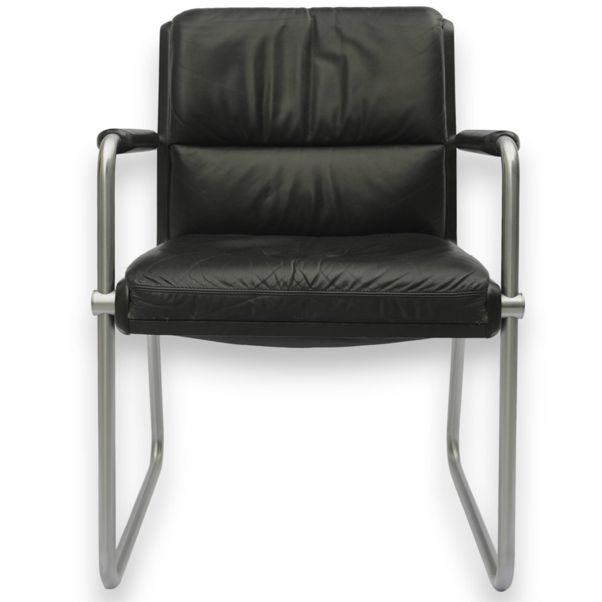 A pair of Bauhaus armchairs, chromed steel tubes, leather, Germany, 1970