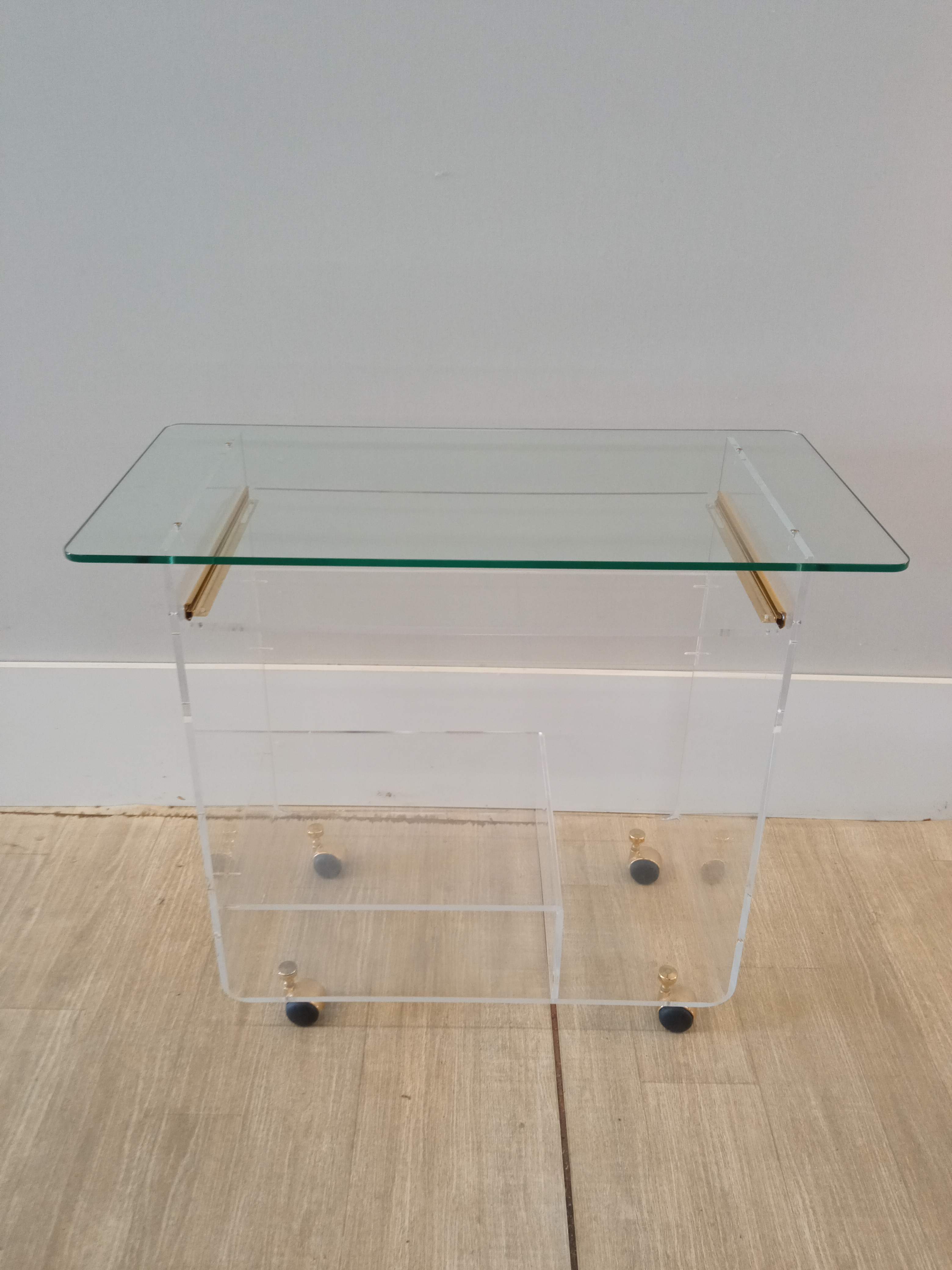 Bureau informatique en plexiglas David Lange