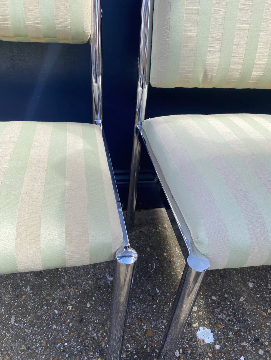 7 chaises de salle à manger chromées des années 1970 Hollywood Regency Modernist Vintage Table Italian