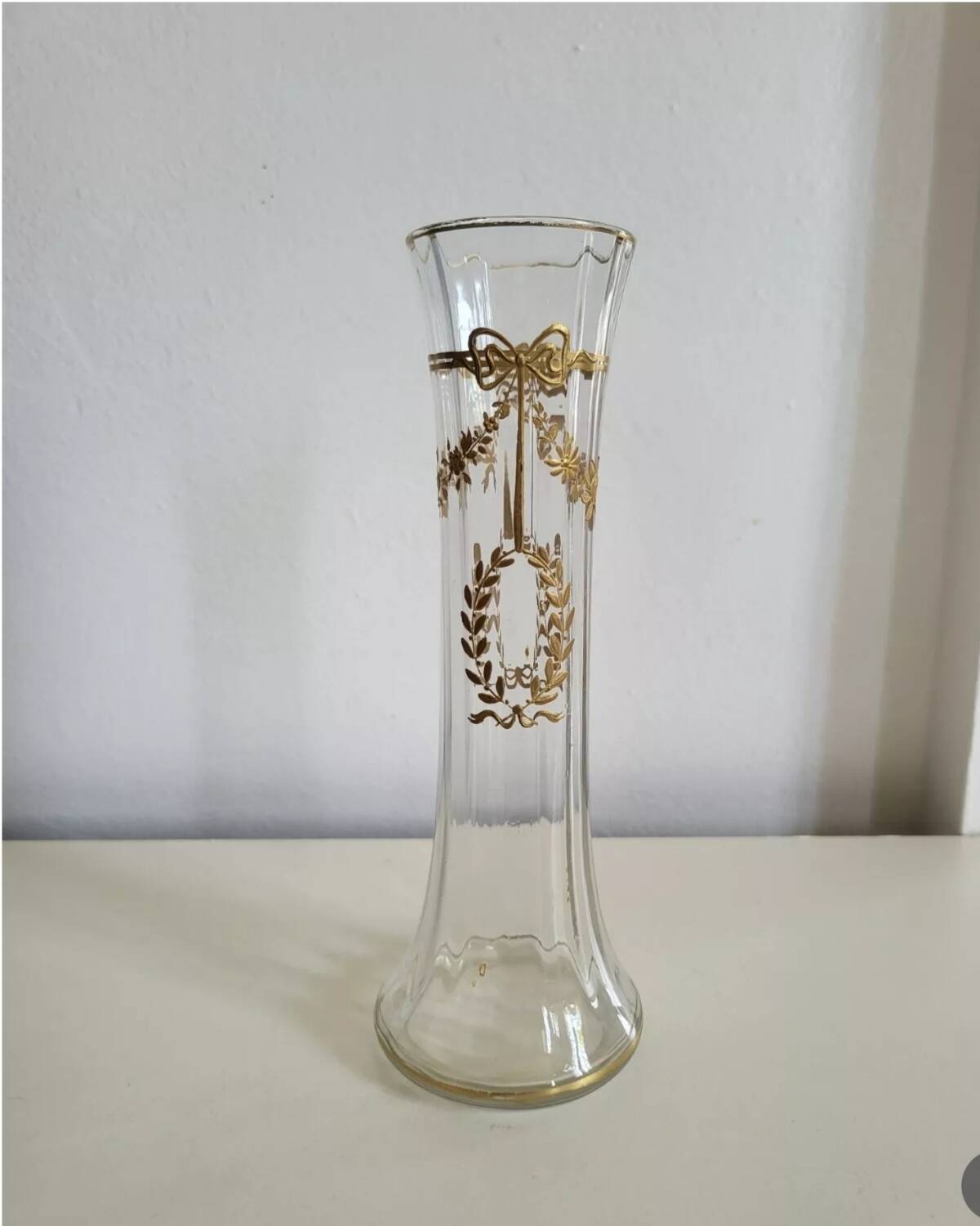 Vase en cristal doré à cotes vénitiennes