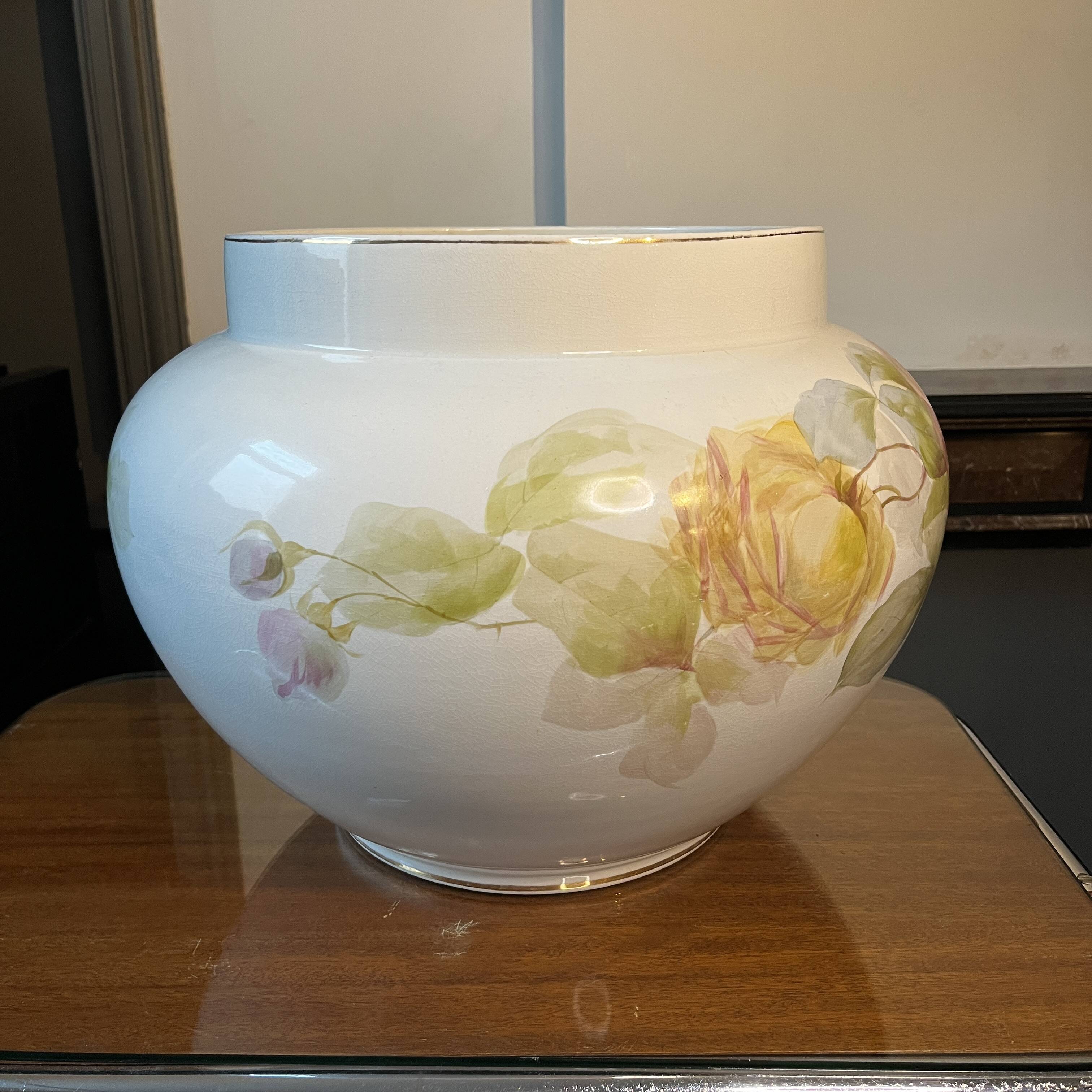 Large Verbanum Stone Laveno cache-pot, floral decoration "Roses" in earthenware ceramic, ca 1900