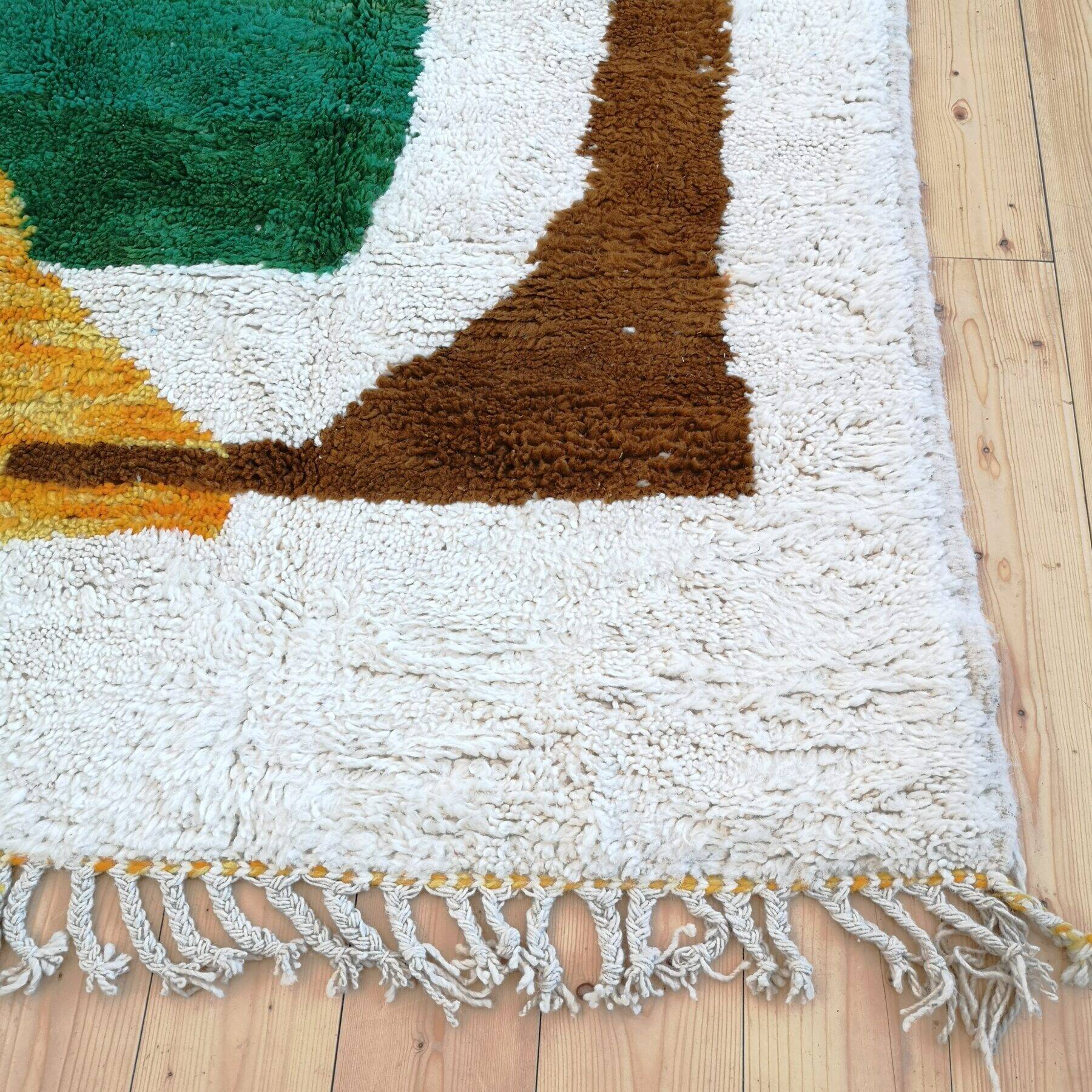 Traditional handmade Moroccan wool rug 250cmx150cm