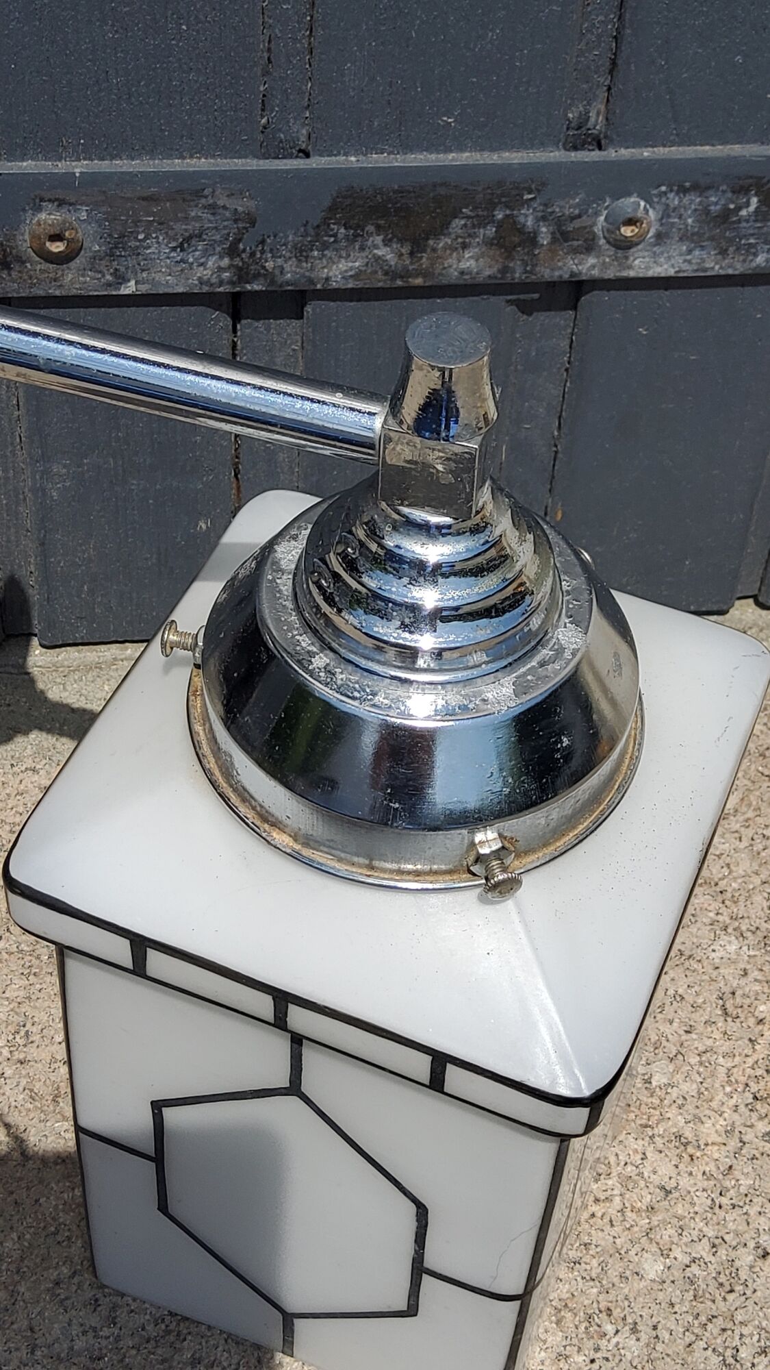 Art deco wall lamp in chromed metal and enamelled opaline glass