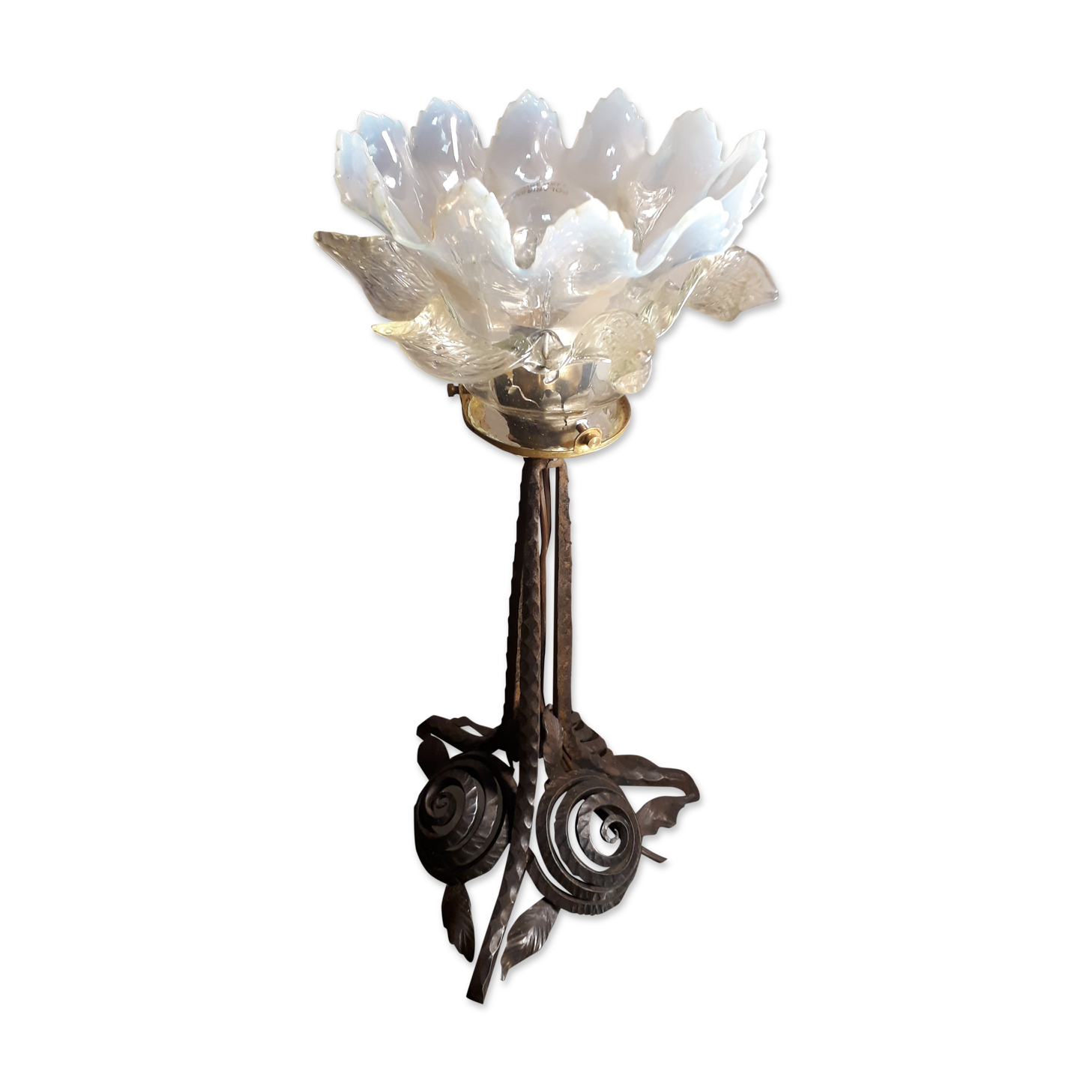 Opalescent tulip lamp 1900