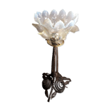 Opalescent tulip lamp 1900