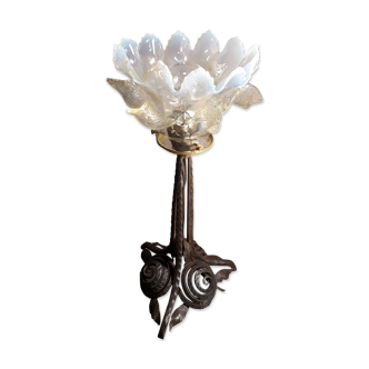 Lampe à tulipe opalescente 1900 / 1930 en fer forgé