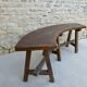 Banc courbe en bois massif, années 70