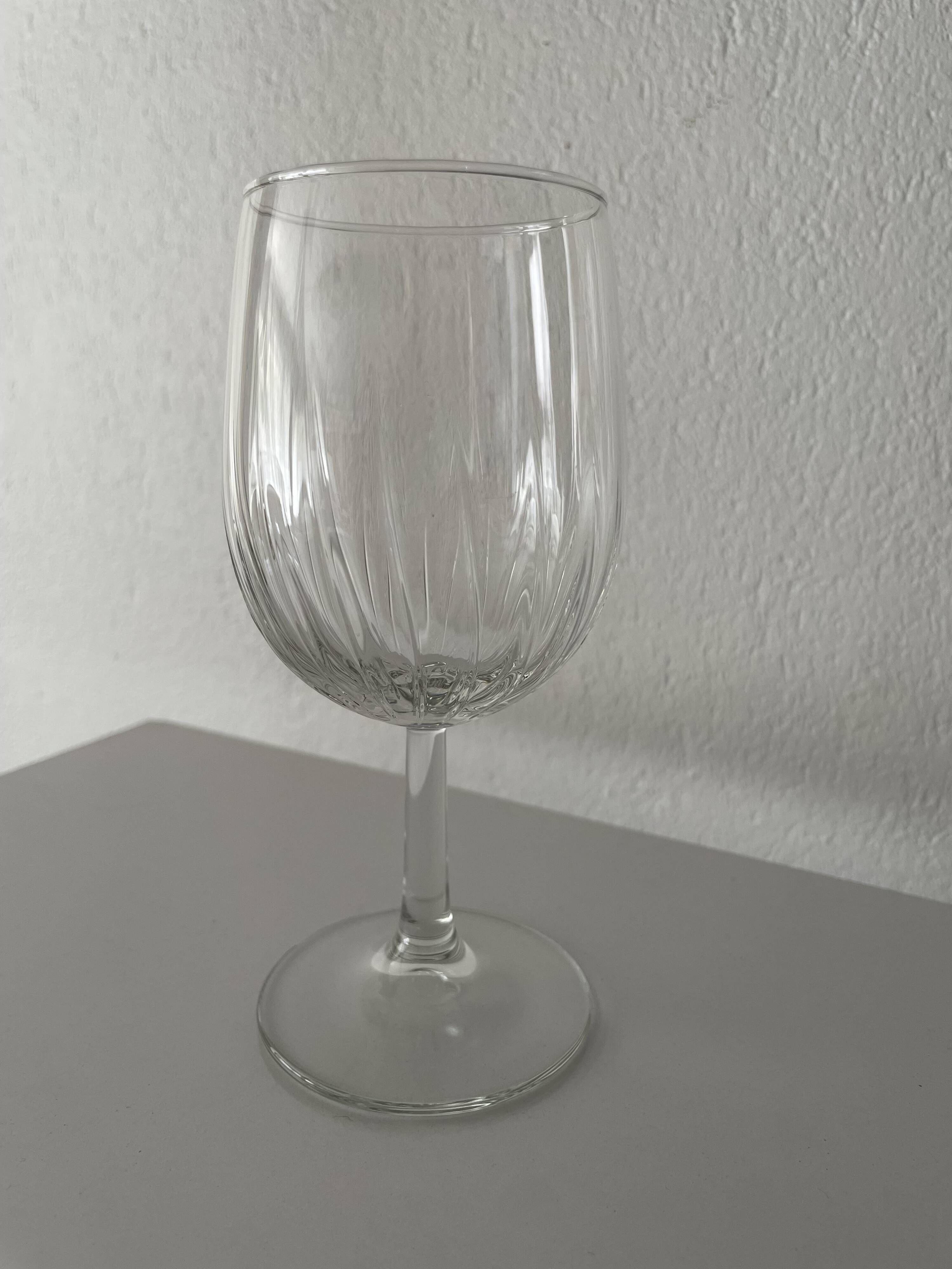 Set of stemmed glasses