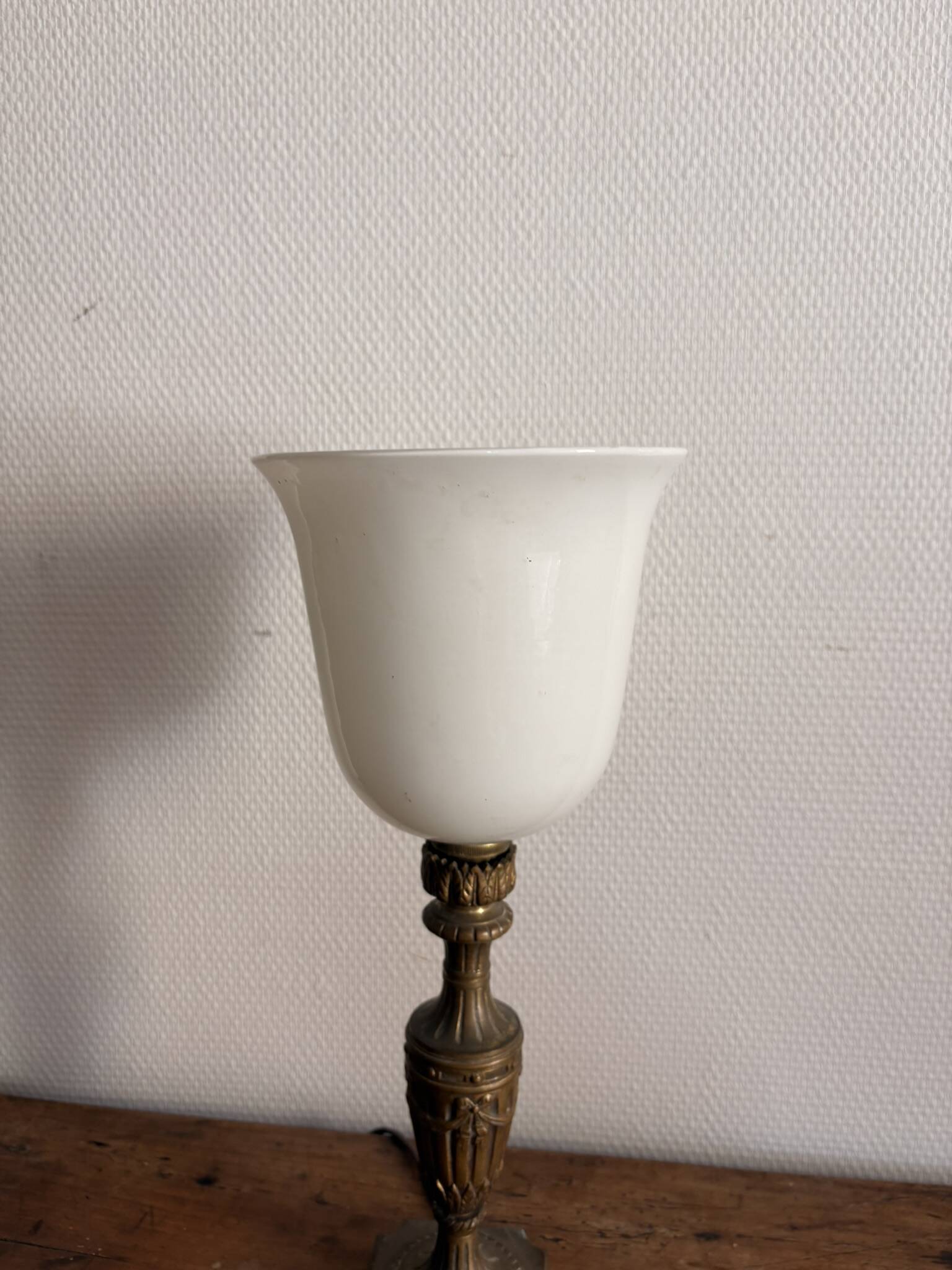 Lampe Bouillotte Style Louis XVI Laiton Doré Tulipe Opaline