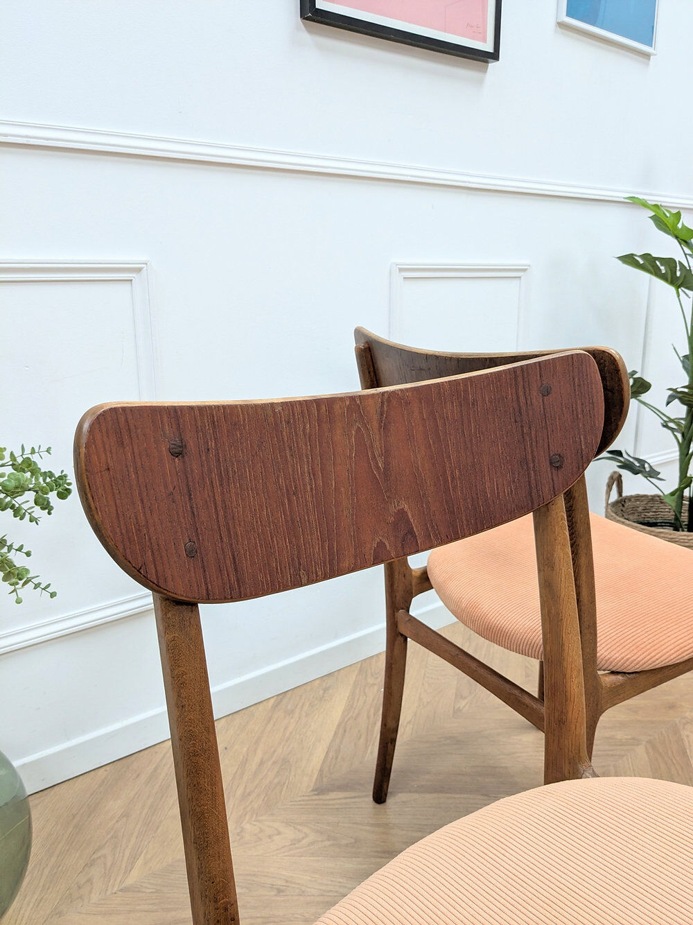 Set of 2 vintage chairs
