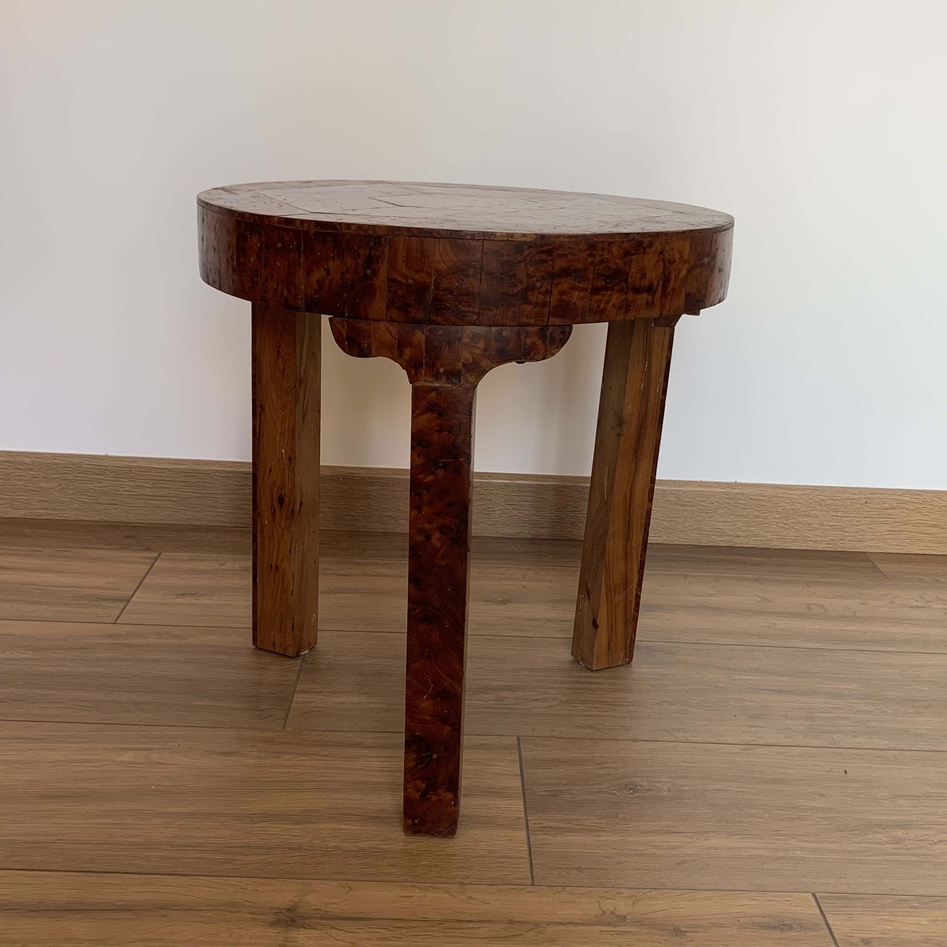 Round coffee table/thuja magnifying glass service