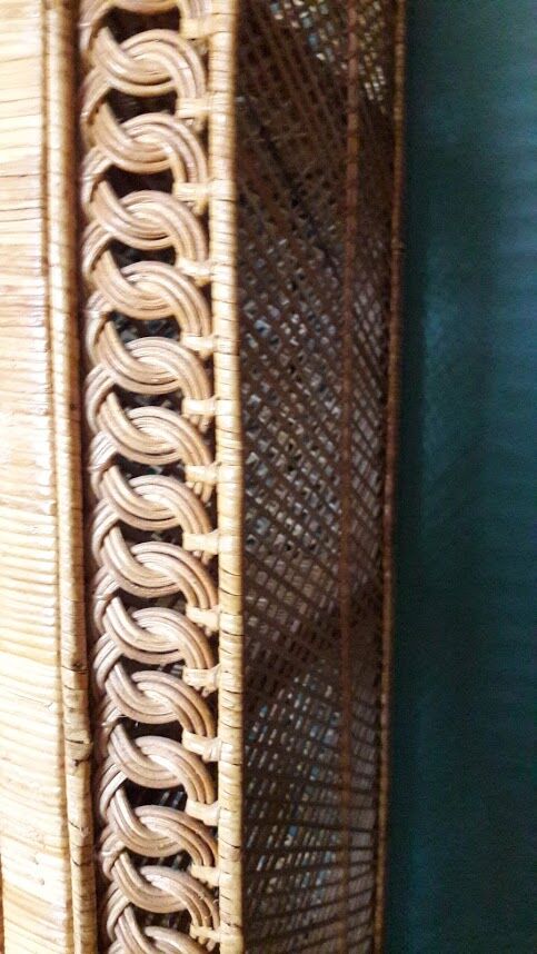 Shelf rattan peacock