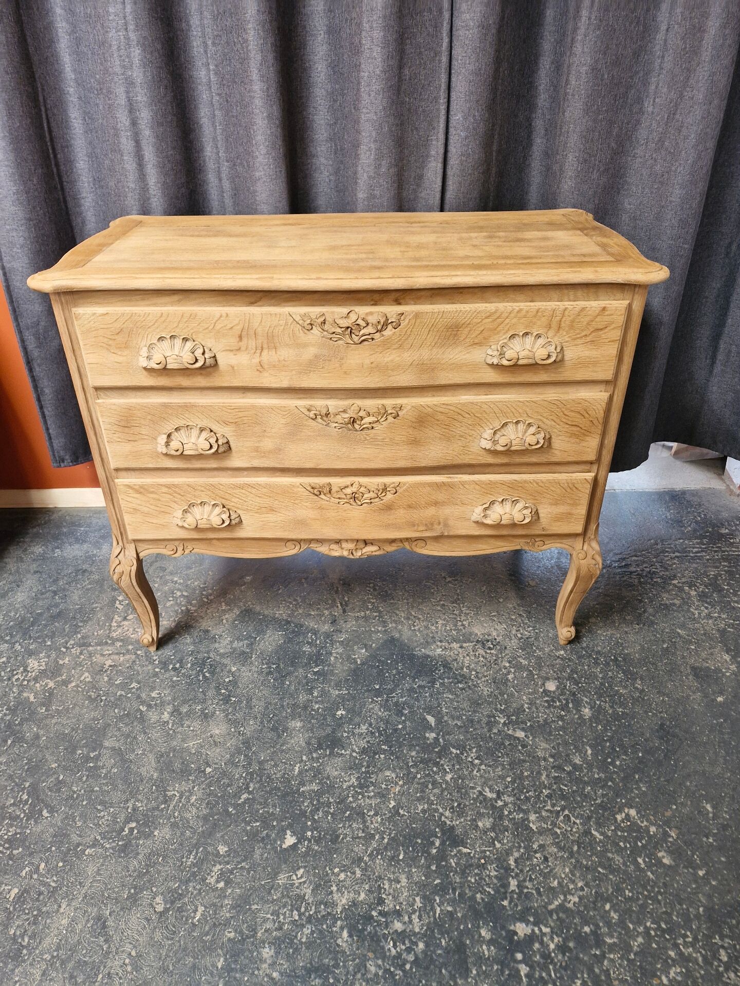 Chest of drawers