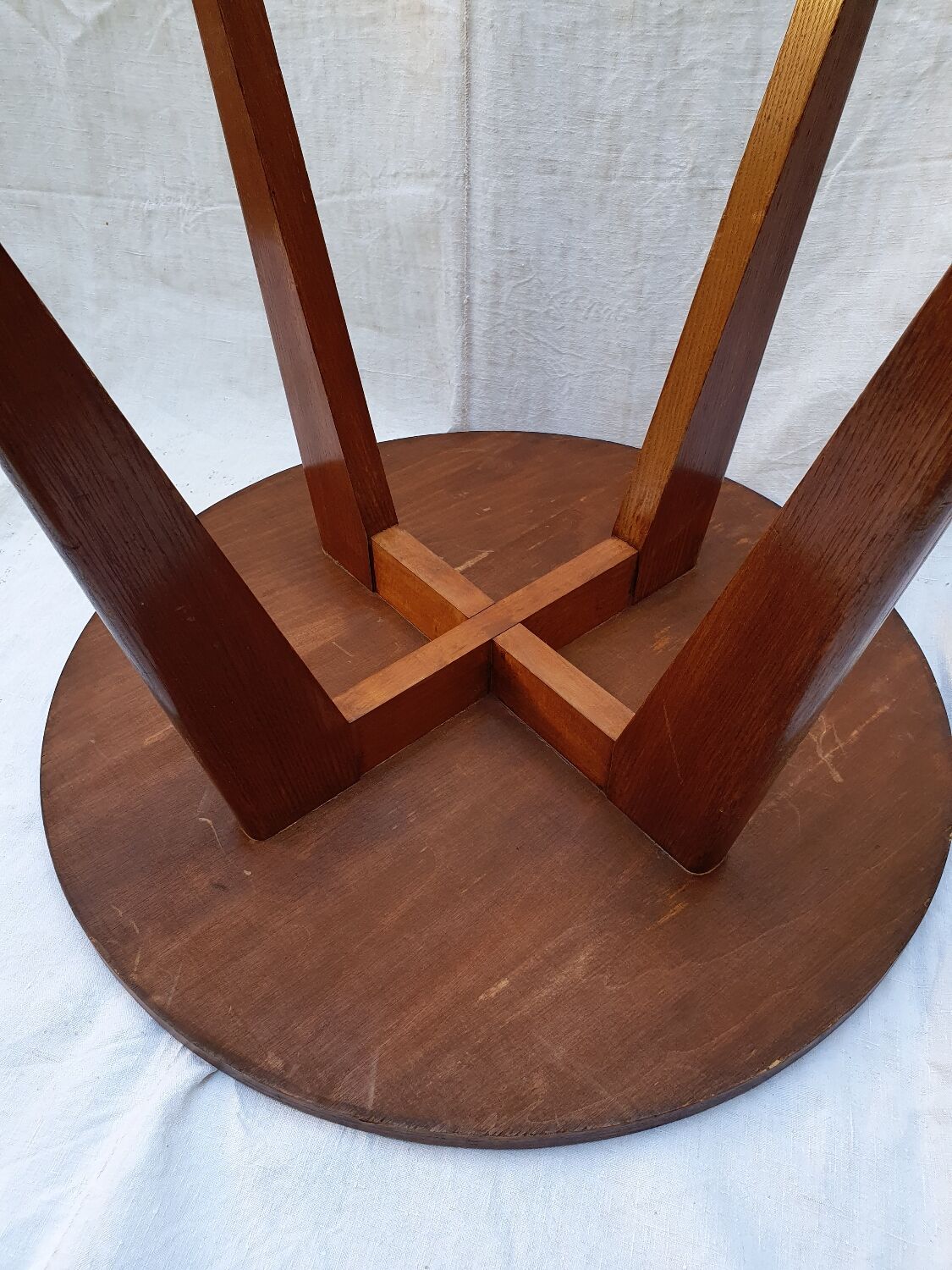 Coffee or side table round oak