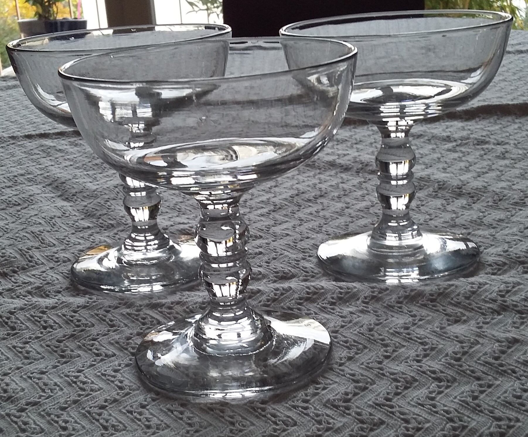 Lot of 3 cups champagne