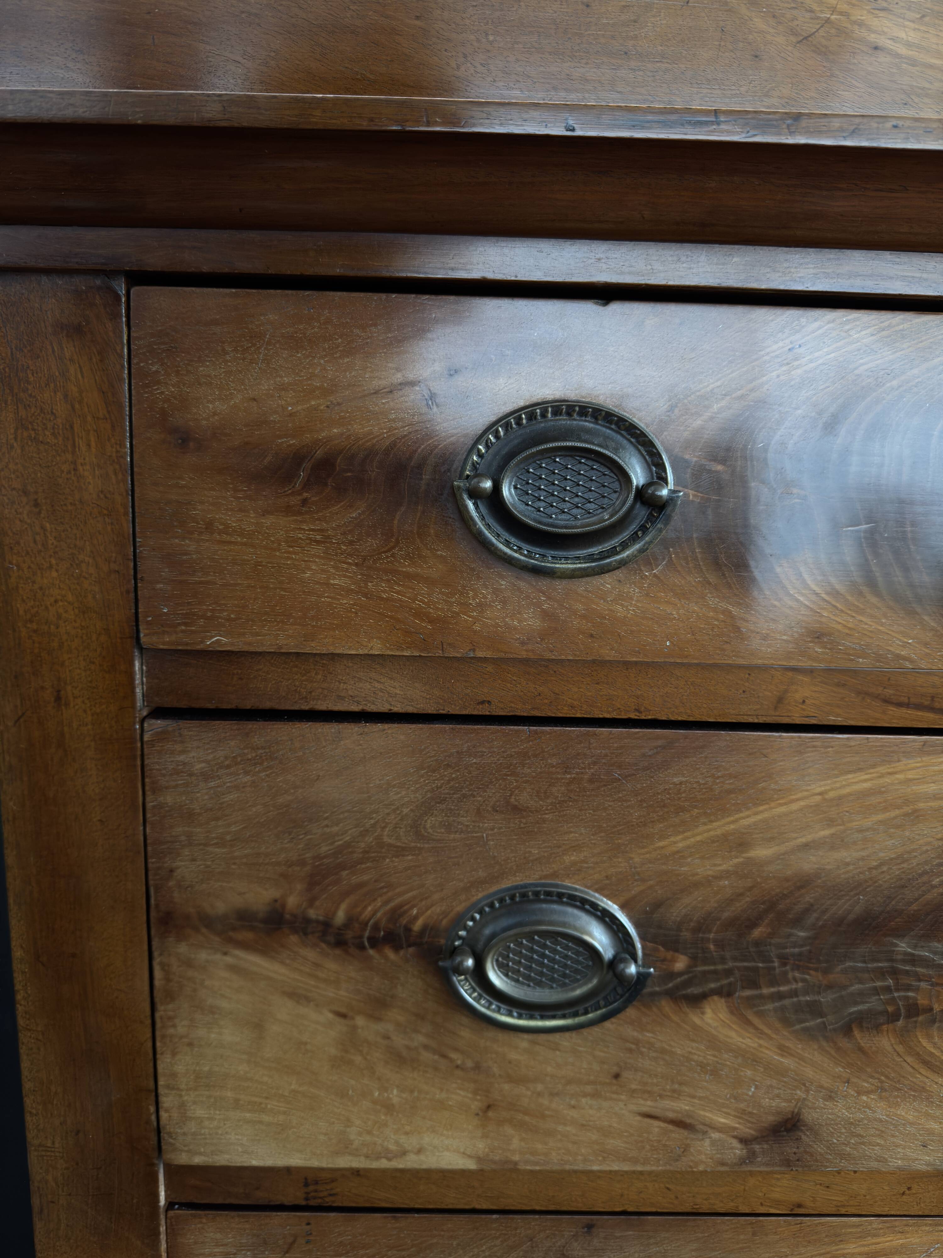 Chiffonnier en Placage de Noyer Style Restauration