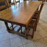 Dining table in solid oak with chairs.