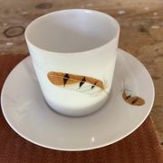 Deux tasses en porcelaine monastiques