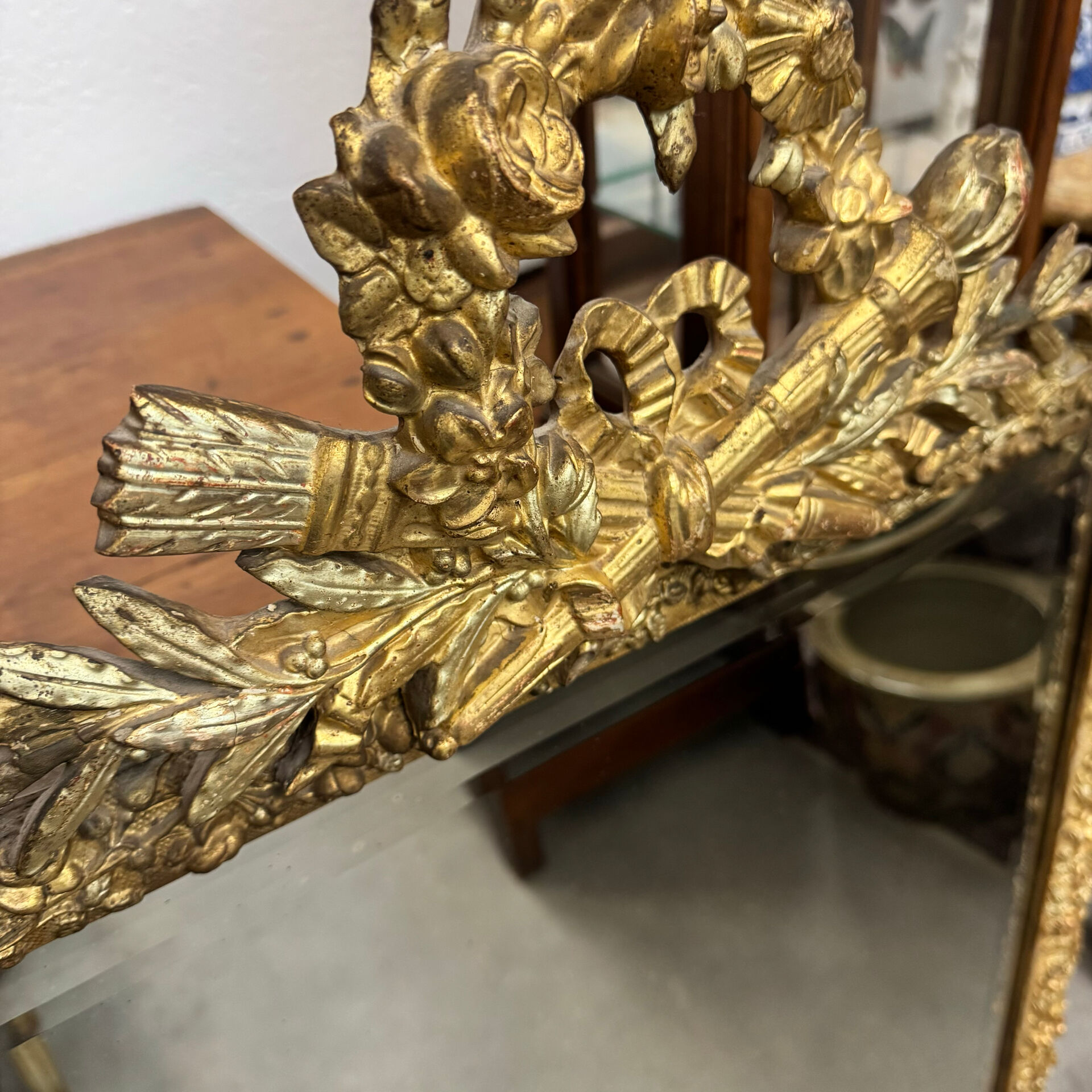 Louis XVI style pediment mirror in gilded wood – 19th century - H118c