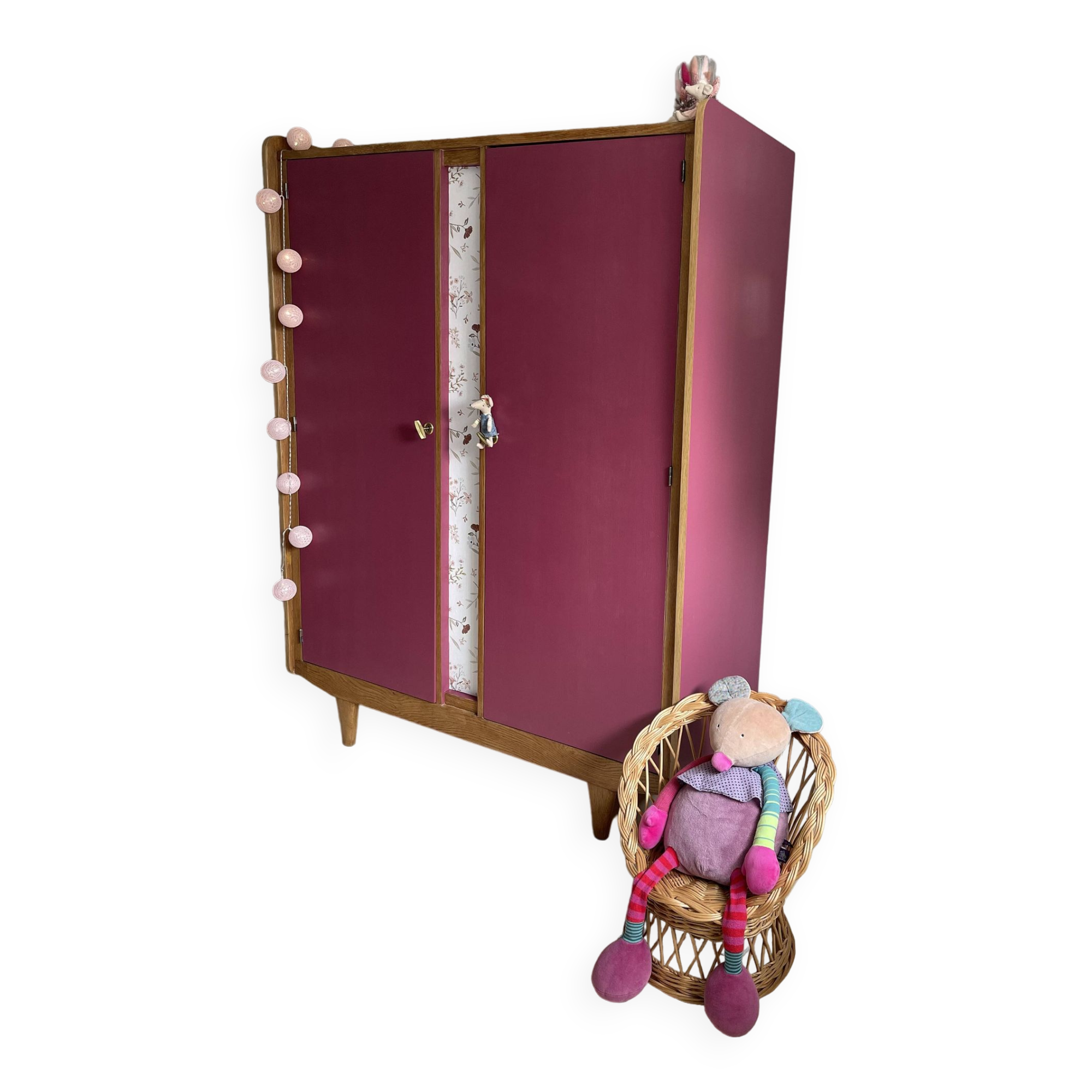 Armoire pieds compas