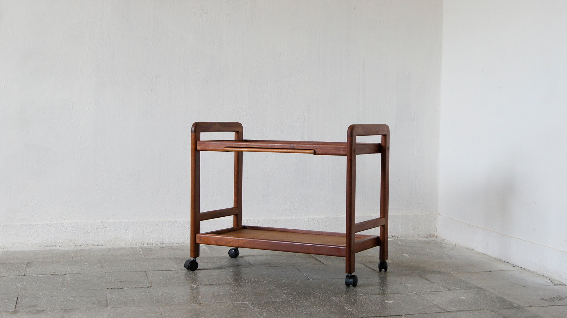 Desserte danoise en teck, années 1960