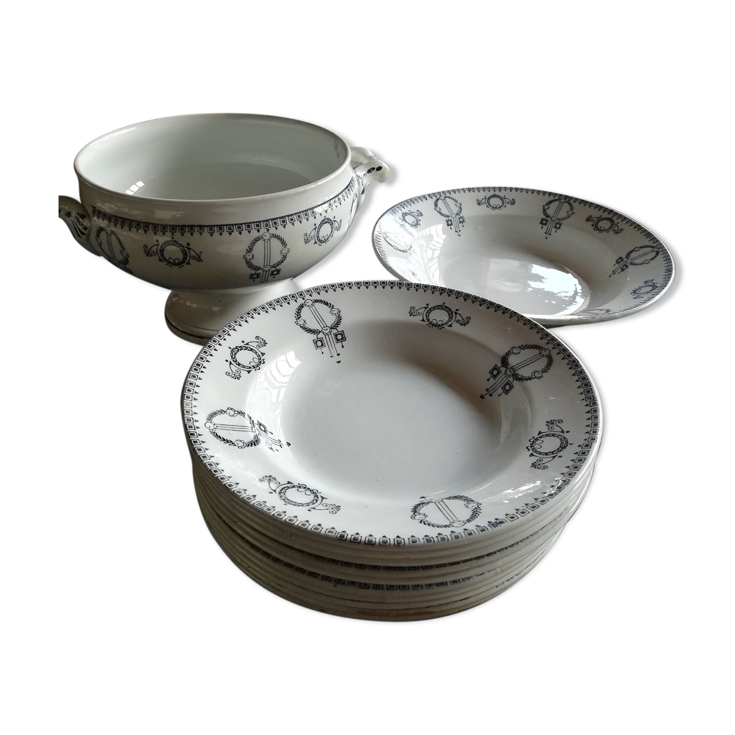 st Amand dishware