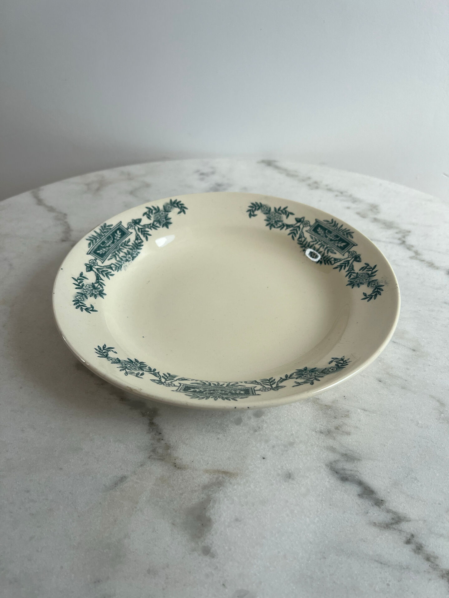 Assiette creuse Longchamp Lutèce en terre de fer
