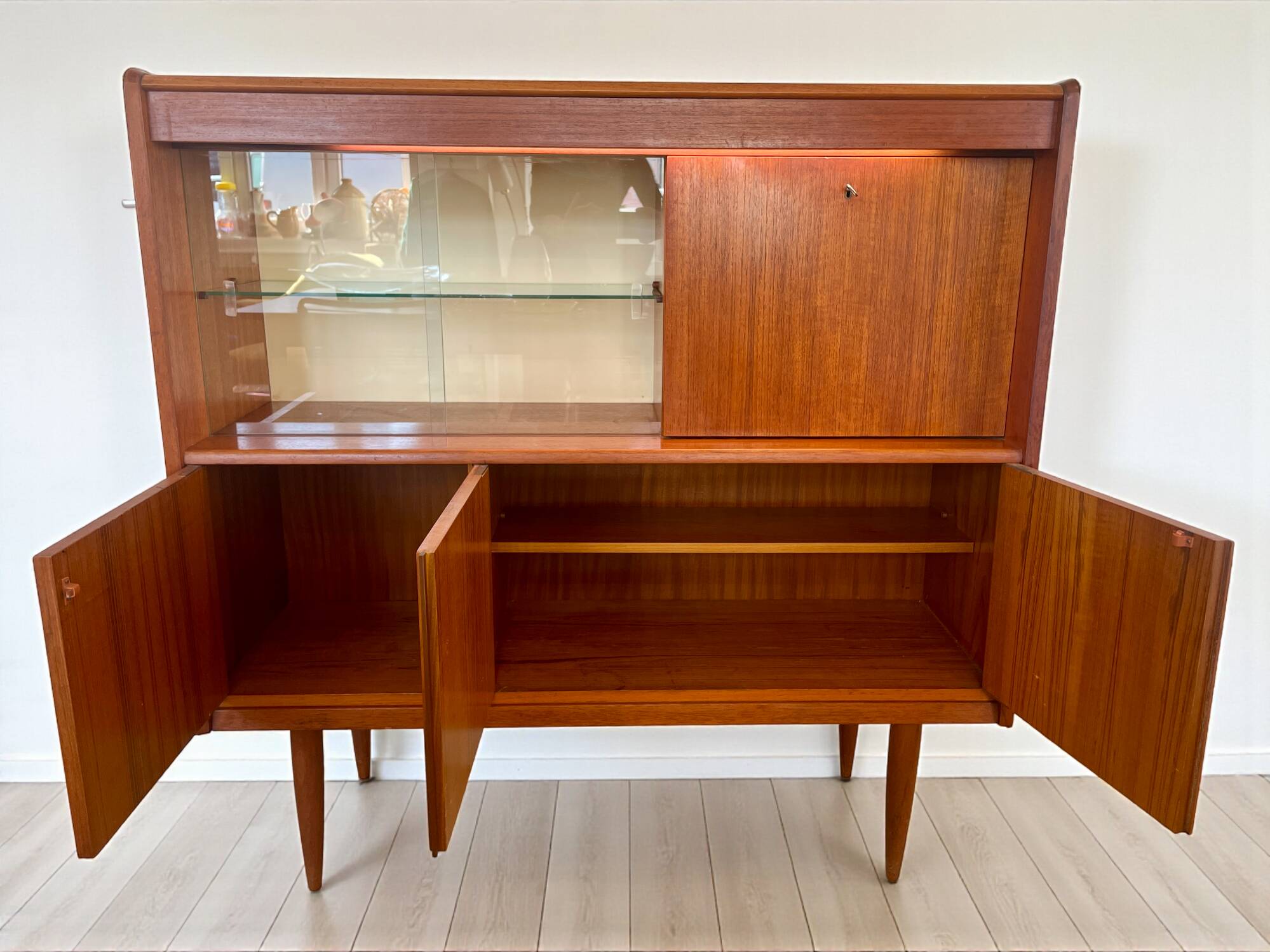 Vintage teak display cabinet / bar cabinet