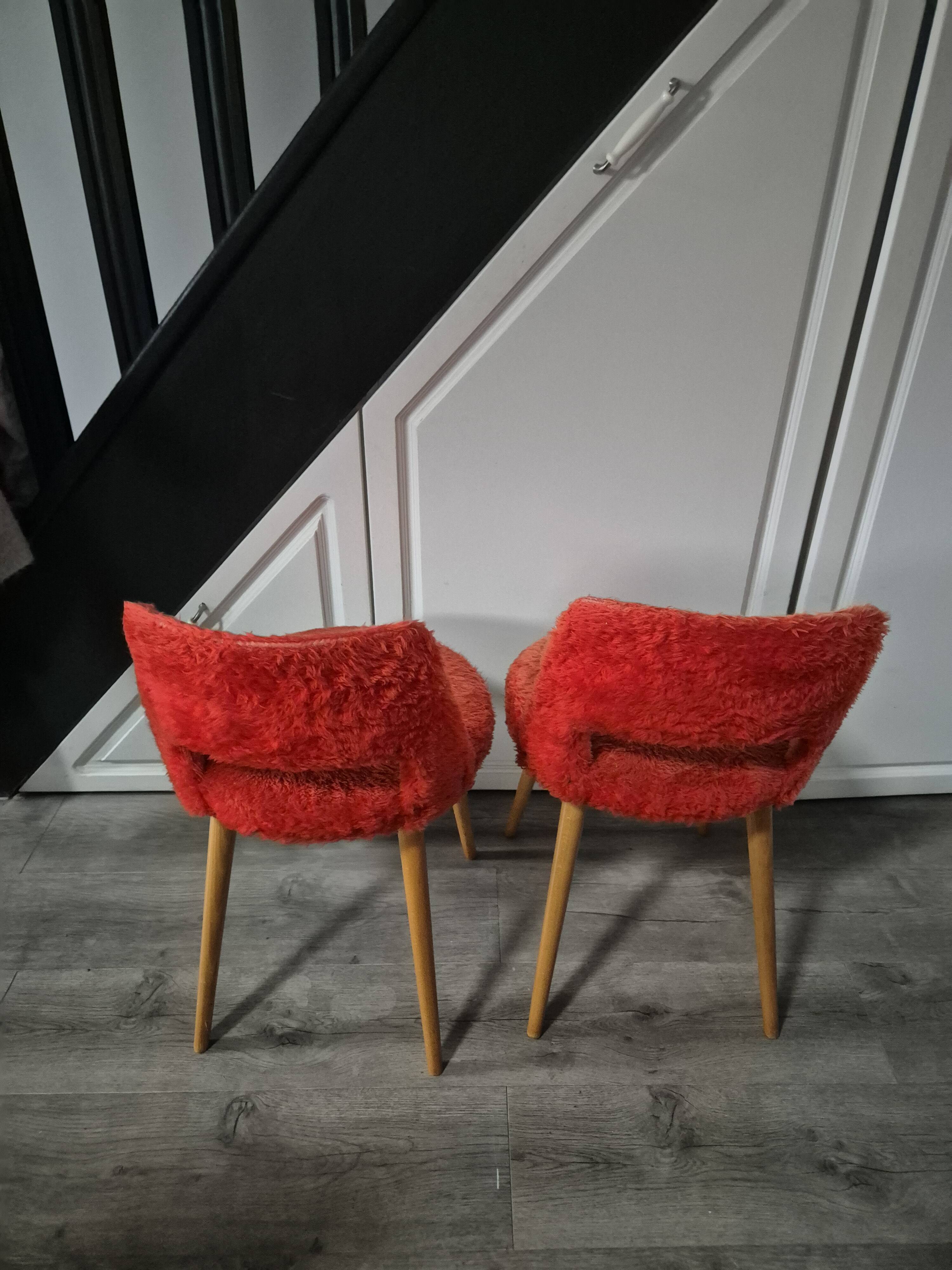 lot de 2 chaises fauteuil vintage en moumoute rouge usé