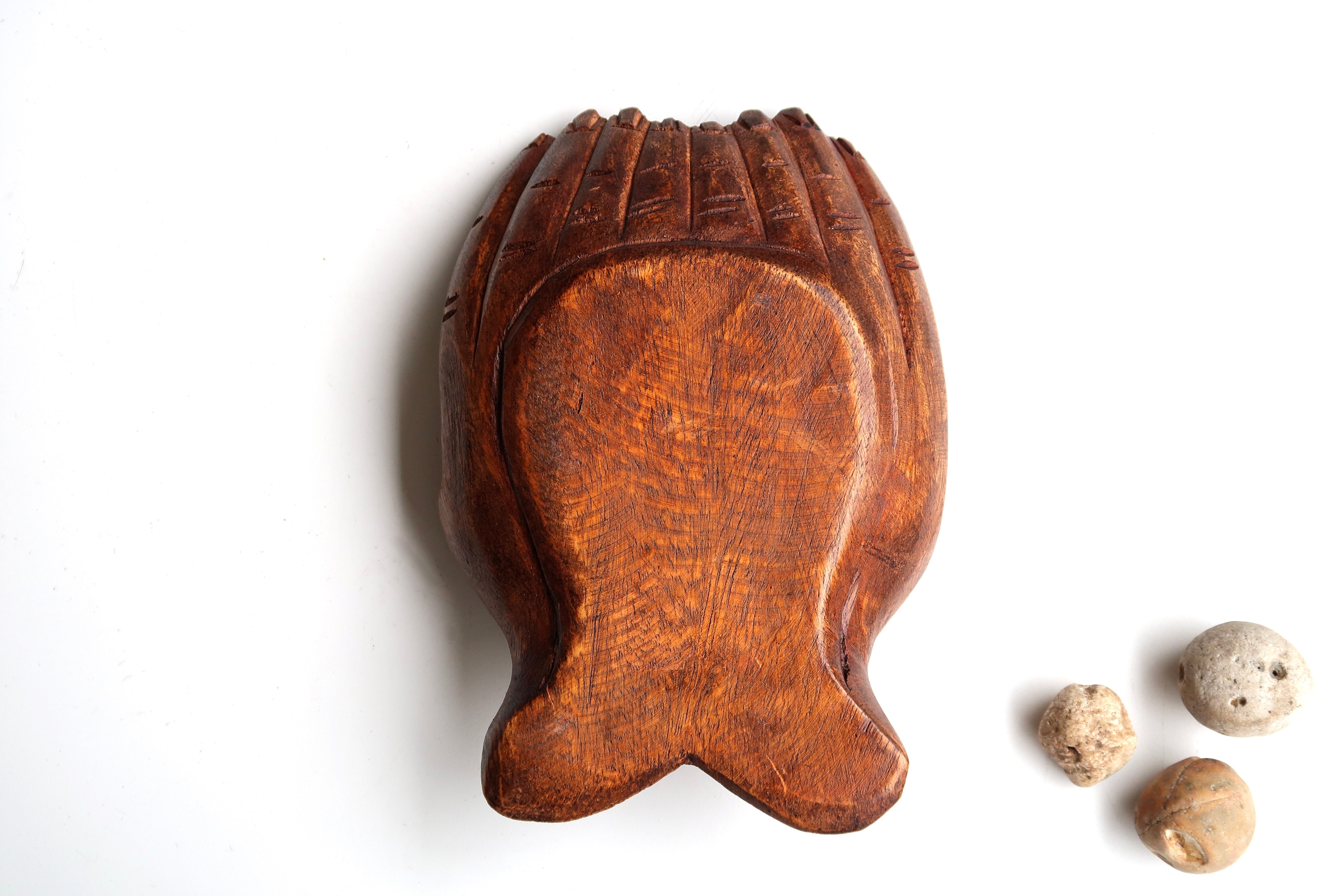 Empty pocket, hands joined in carved wood, 70s